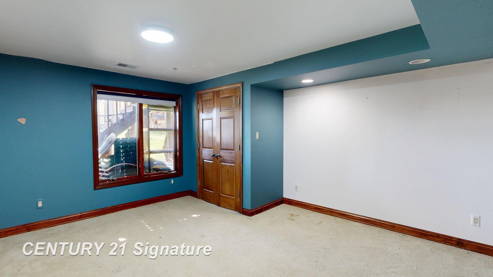 Fenton, Michigan, 48430, United States, 6 Bedrooms Bedrooms, ,4 BathroomsBathrooms,Residential,For Sale,1976063