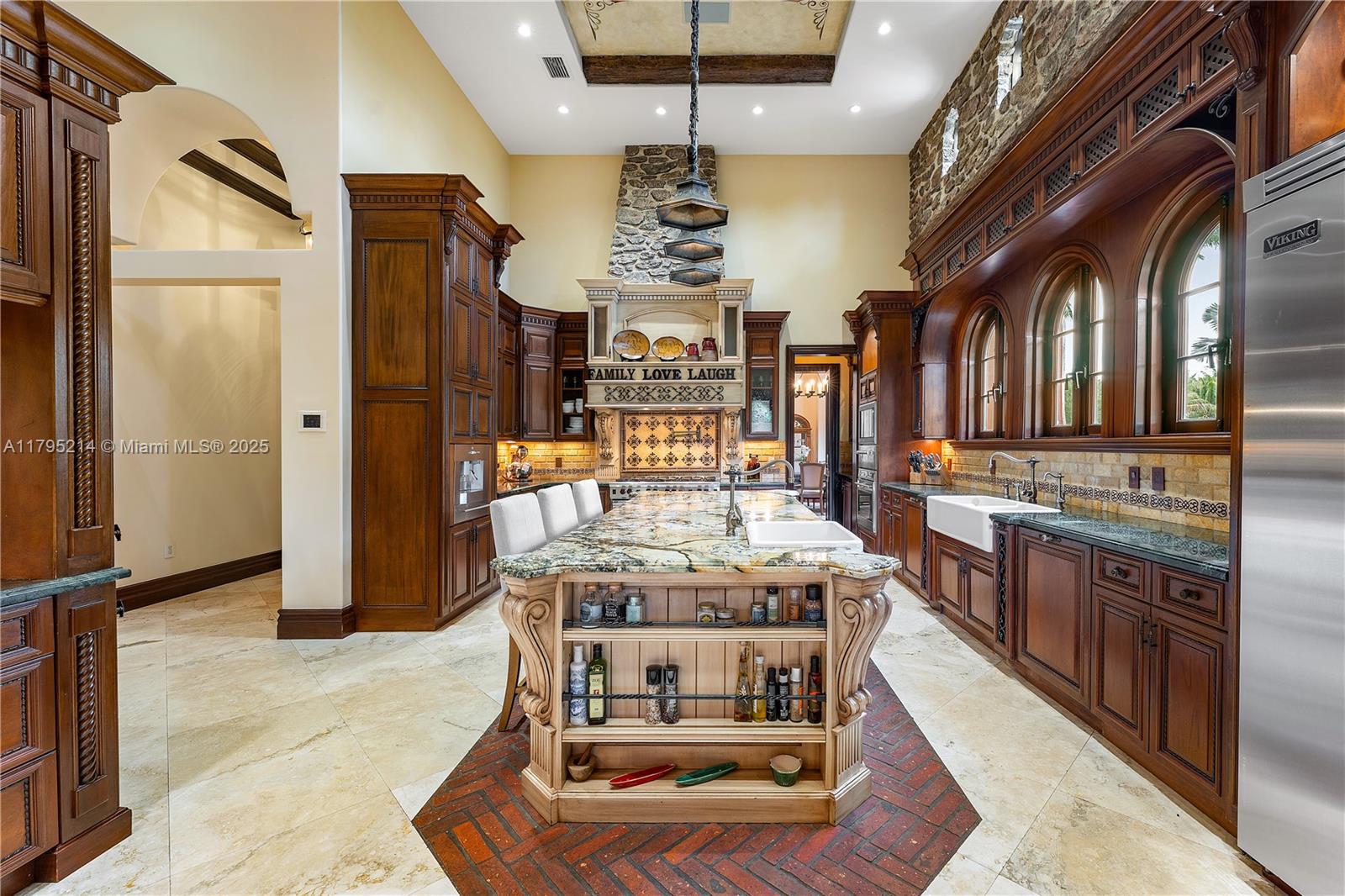 Homestead, Florida, 33031, United States, 6 Bedrooms Bedrooms, ,7 BathroomsBathrooms,Residential,For Sale,1804180