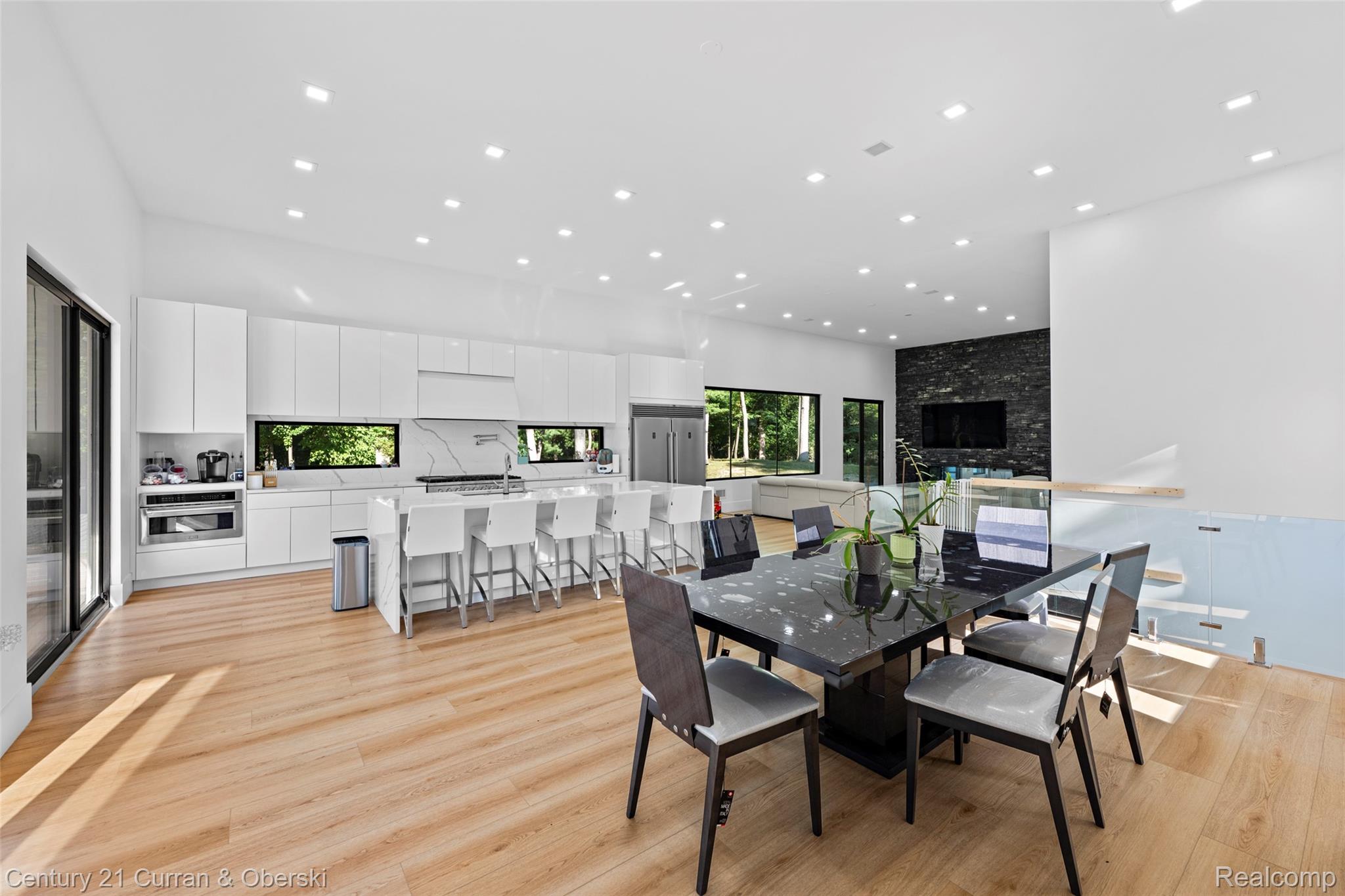 Farmington, Michigan, 48334, United States, 7 Bedrooms Bedrooms, ,8 BathroomsBathrooms,Residential,For Sale,1980731