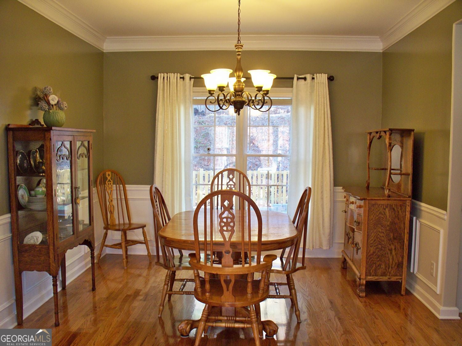 Johns Creek, Georgia, 30022, United States, 5 Bedrooms Bedrooms, ,4 BathroomsBathrooms,Residential,For Sale,1985826