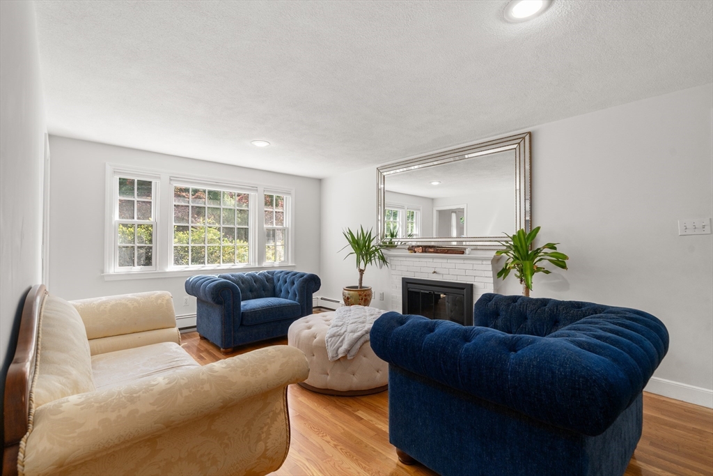 Framingham, Massachusetts, 01701, United States, 4 Bedrooms Bedrooms, ,3 BathroomsBathrooms,Residential,For Sale,1988124