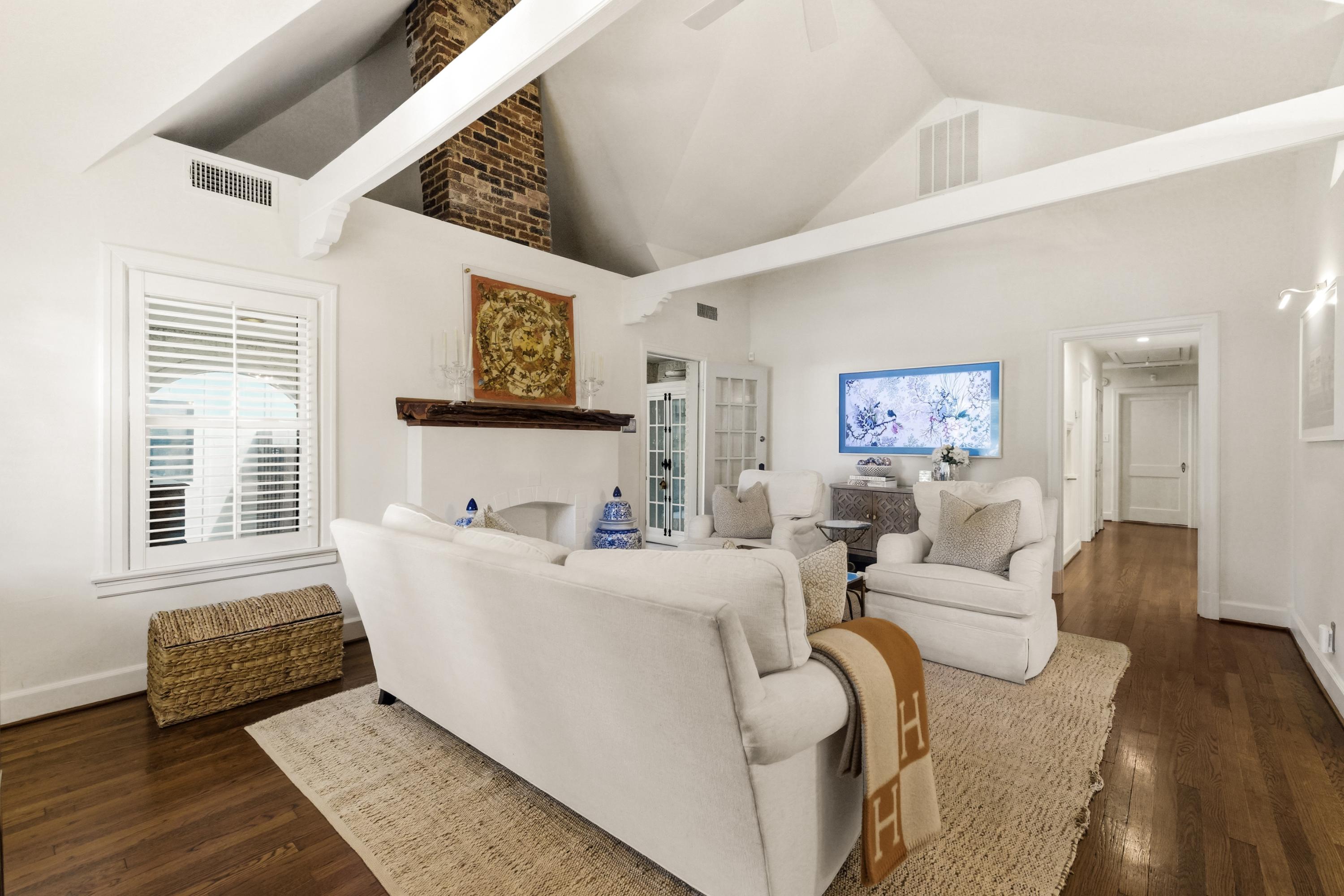  Charming Updated Tudor In Lakewood - 物件實景