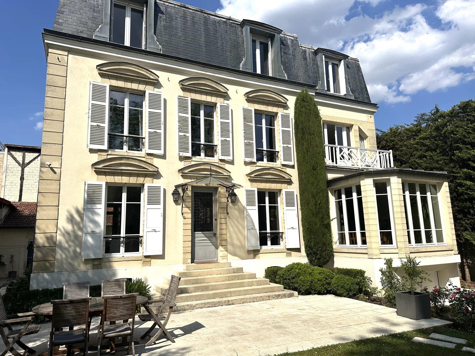 Le Vésinet, Île-de-France, 78110, FR, 6 Bedrooms Bedrooms, ,5 BathroomsBathrooms,Residential,For Sale,1994662