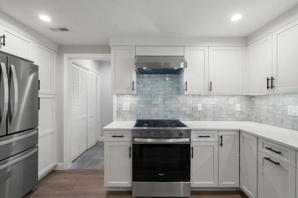 Abington, Massachusetts, 02351, United States, 3 Bedrooms Bedrooms, ,3 BathroomsBathrooms,Residential,For Sale,1987821