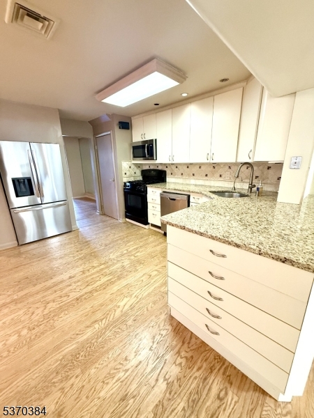 Springfield Twp., New Jersey, 07081, United States, 4 Bedrooms Bedrooms, ,4 BathroomsBathrooms,Residential,For Sale,1898567