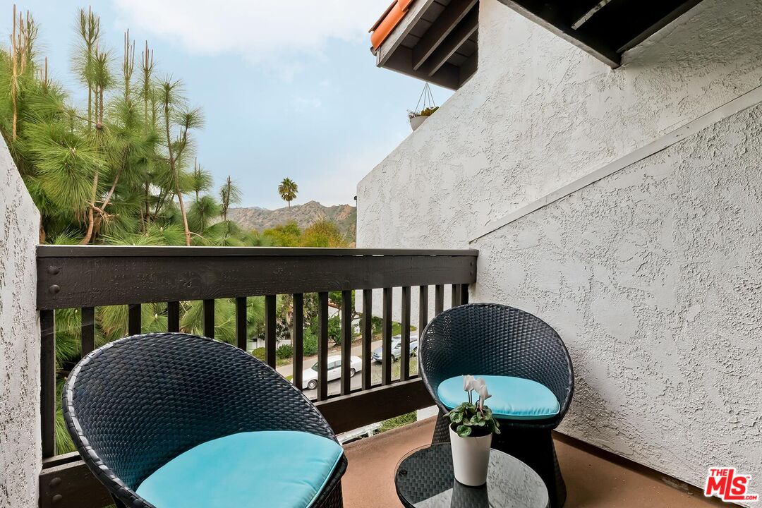 Pacific Palisades, California, 90272, United States, 3 Bedrooms Bedrooms, ,4 BathroomsBathrooms,Residential,For Sale,1993349