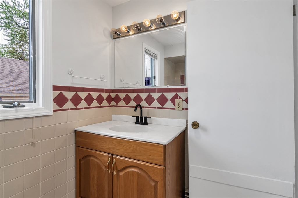 Methuen, Massachusetts, 01844, United States, 3 Bedrooms Bedrooms, ,3 BathroomsBathrooms,Residential,For Sale,1873675