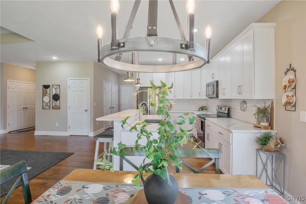 Liverpool, New York, 13090, United States, 3 Bedrooms Bedrooms, ,2 BathroomsBathrooms,Residential,For Sale,1972941