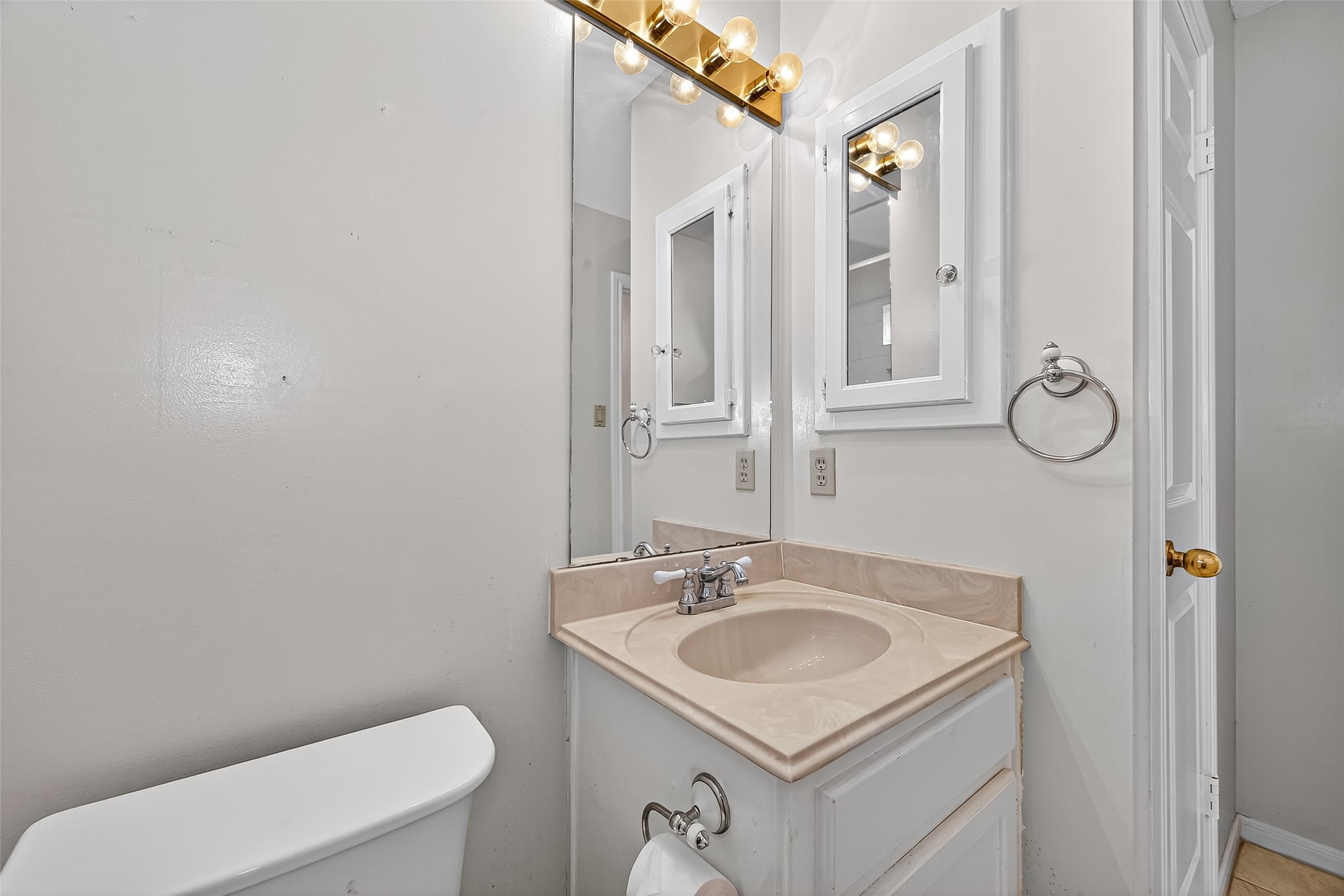 Sugar Land, Texas, 77478, United States, 5 Bedrooms Bedrooms, ,4 BathroomsBathrooms,Residential,For Sale,1971376