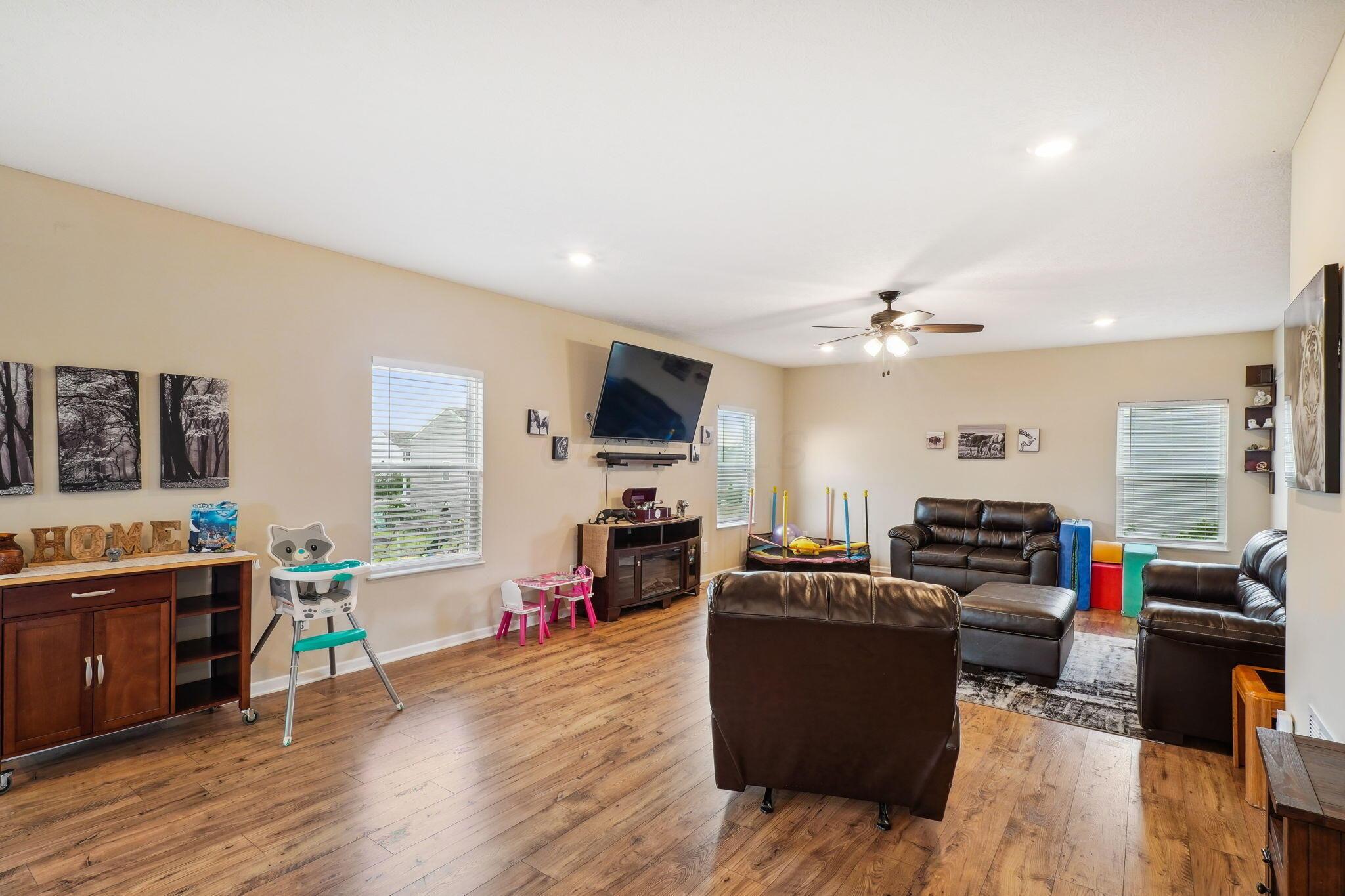 Marysville, Ohio, 43040, United States, 4 Bedrooms Bedrooms, ,3 BathroomsBathrooms,Residential,For Sale,1890378