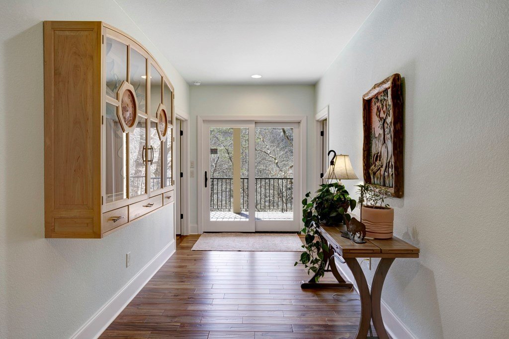 Hiawassee, Georgia, 30546, United States, 3 Bedrooms Bedrooms, ,5 BathroomsBathrooms,Residential,For Sale,1792070