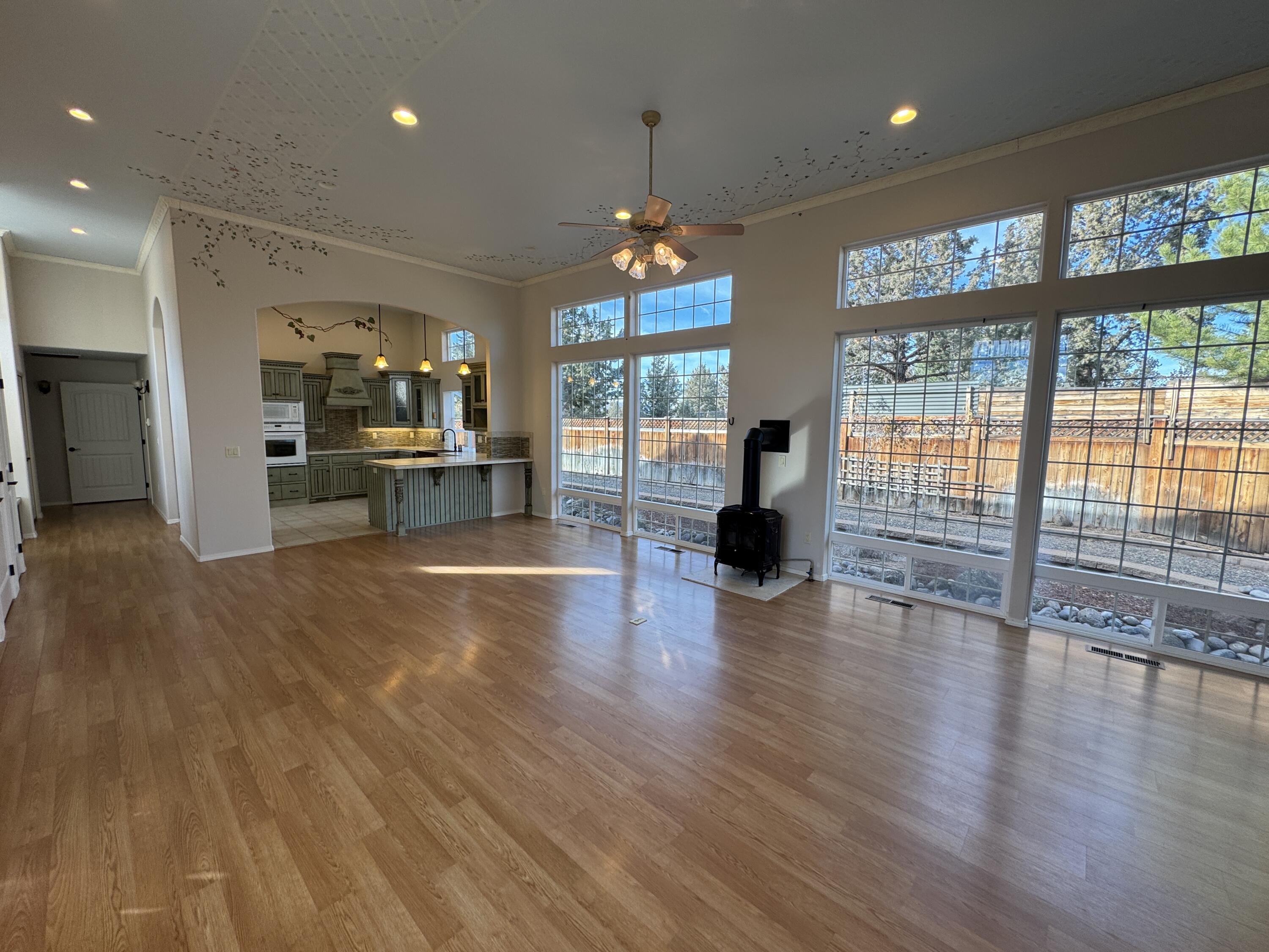 Terrebonne, Oregon, 97760, United States, 3 Bedrooms Bedrooms, ,2 BathroomsBathrooms,Residential,For Sale,2009315