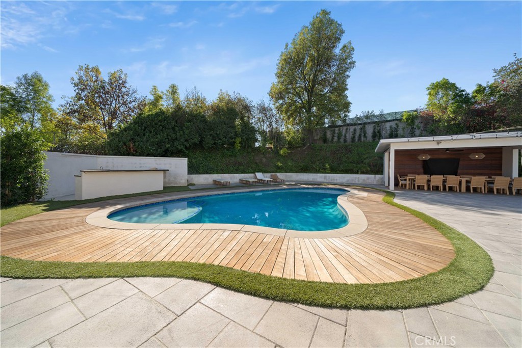 Woodland Hills, California, 91367, United States, 4 Bedrooms Bedrooms, ,2 BathroomsBathrooms,Residential,For Sale,2003177