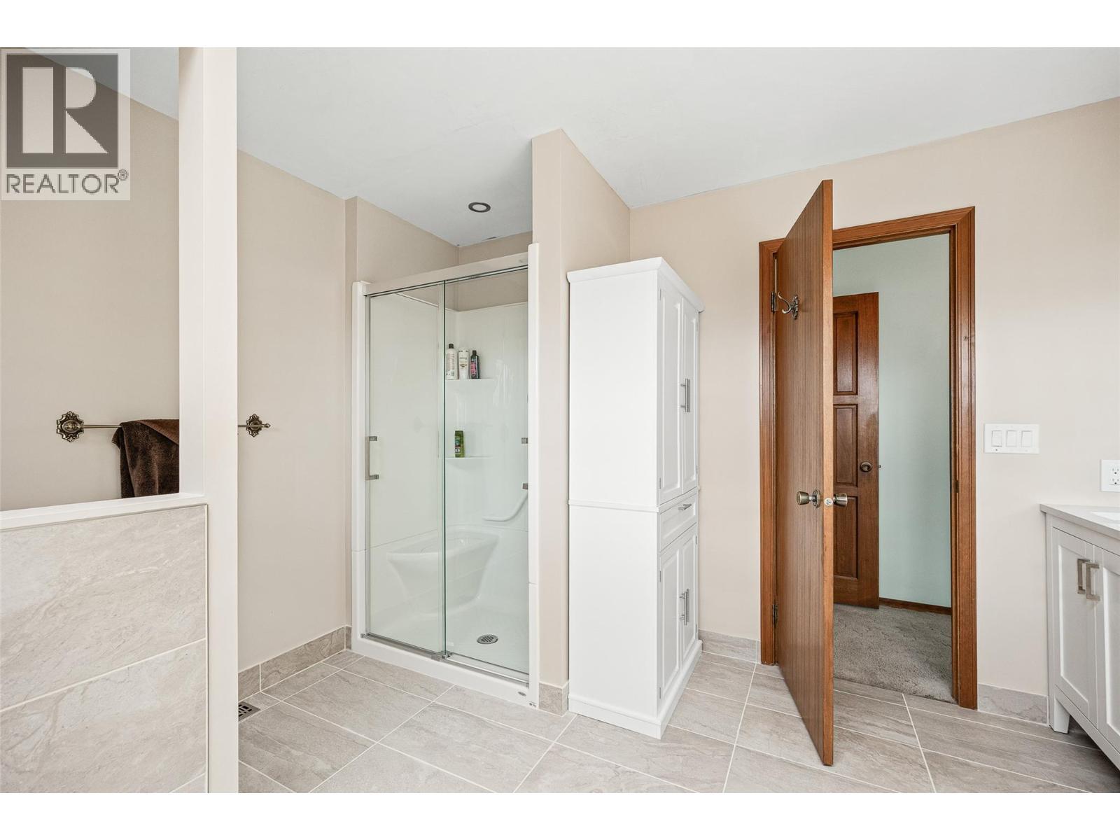 KELOWNA, British Columbia, V1V 1J5, CA, 2 Bedrooms Bedrooms, ,2 BathroomsBathrooms,Residential,For Sale,1948319