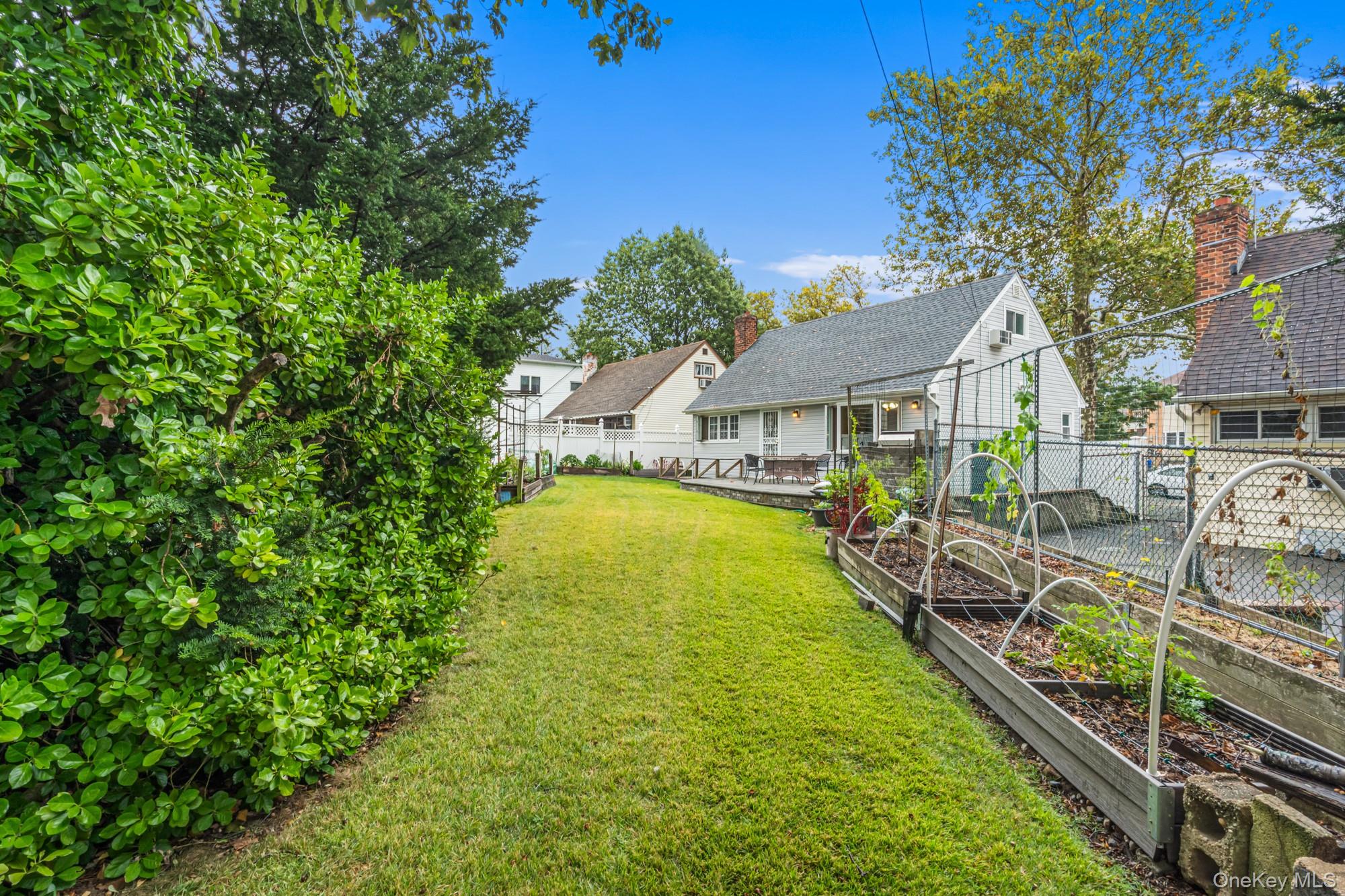  27-22 Bayside Lane, Flushing, NY, 11358 - 物件實景