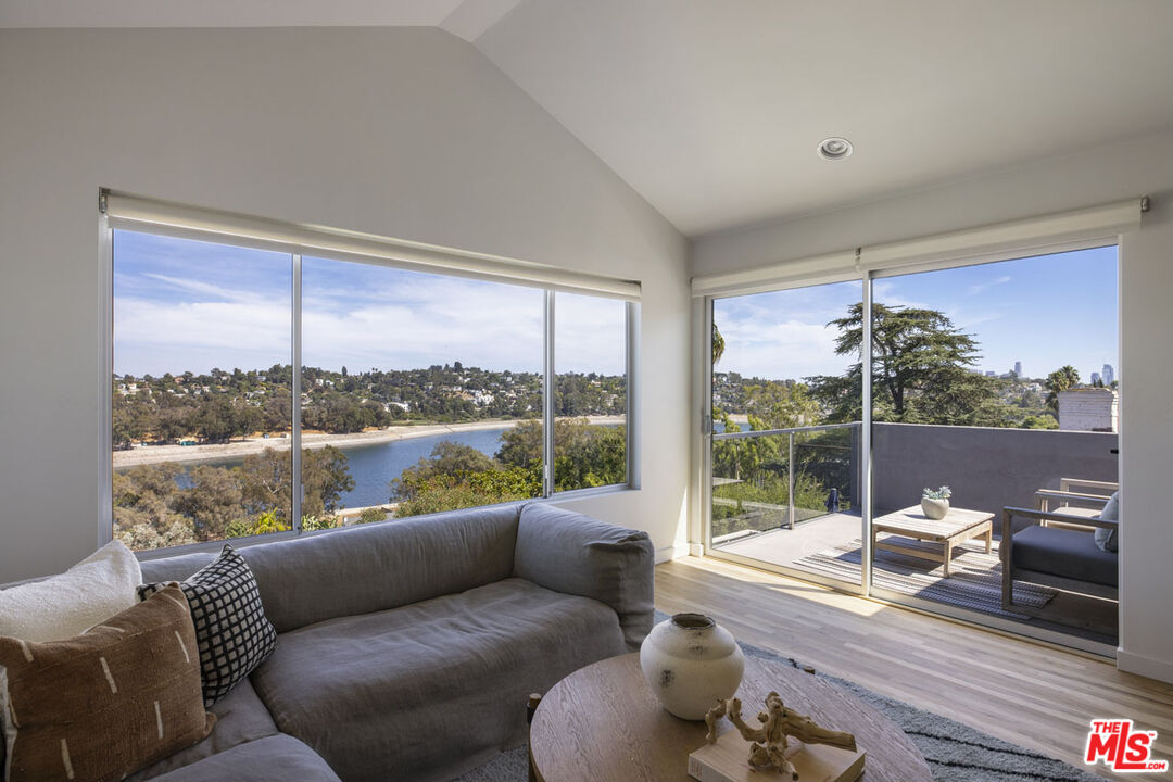 Los Angeles, California, 90039, United States, 3 Bedrooms Bedrooms, ,4 BathroomsBathrooms,Residential,For Sale,1934382