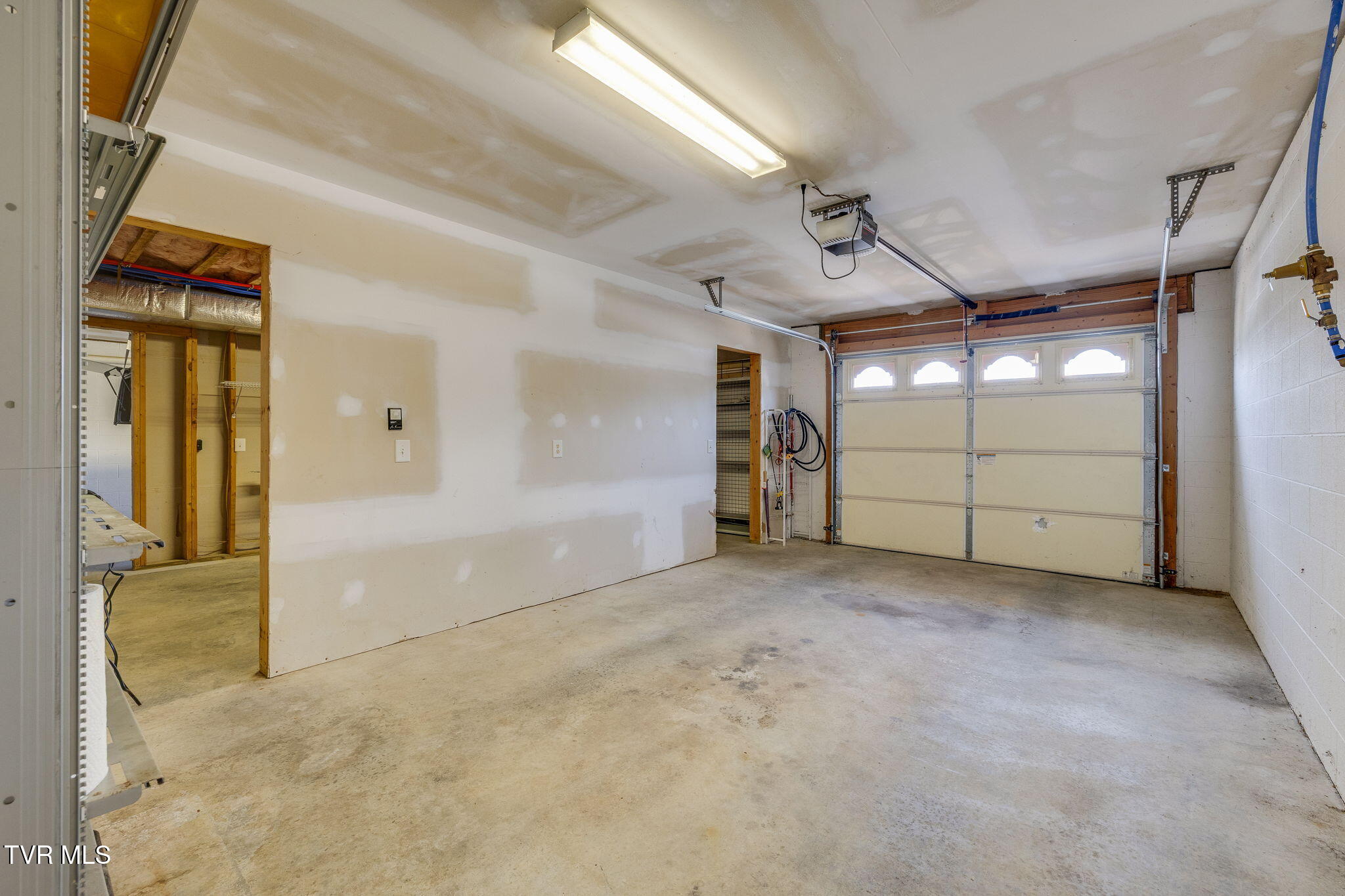 Kingsport, Tennessee, 37660, United States, 3 Bedrooms Bedrooms, ,4 BathroomsBathrooms,Residential,For Sale,1984458