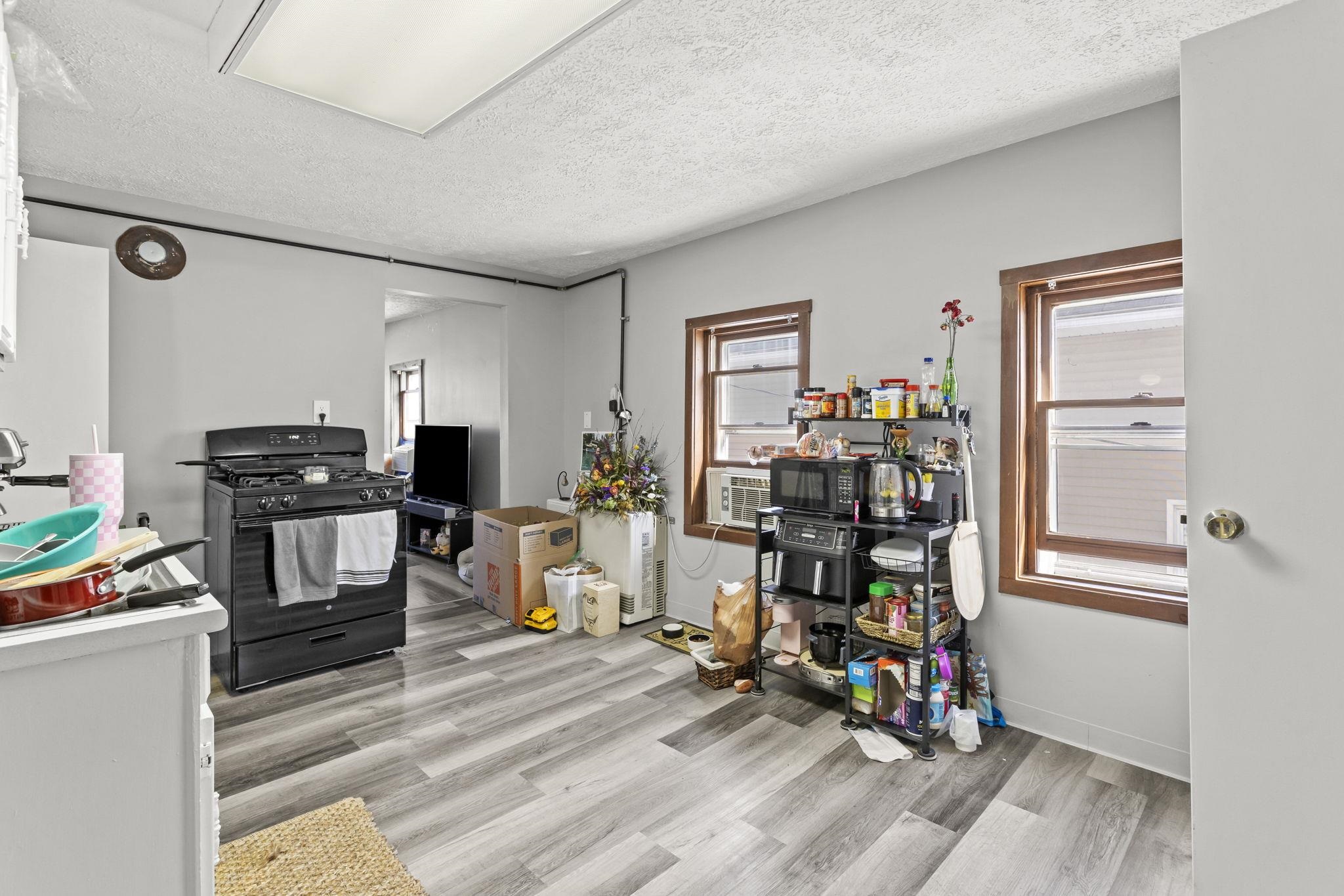 Manchester, New Hampshire, 03103, United States, ,3 BathroomsBathrooms,Residential,For Sale,1979681