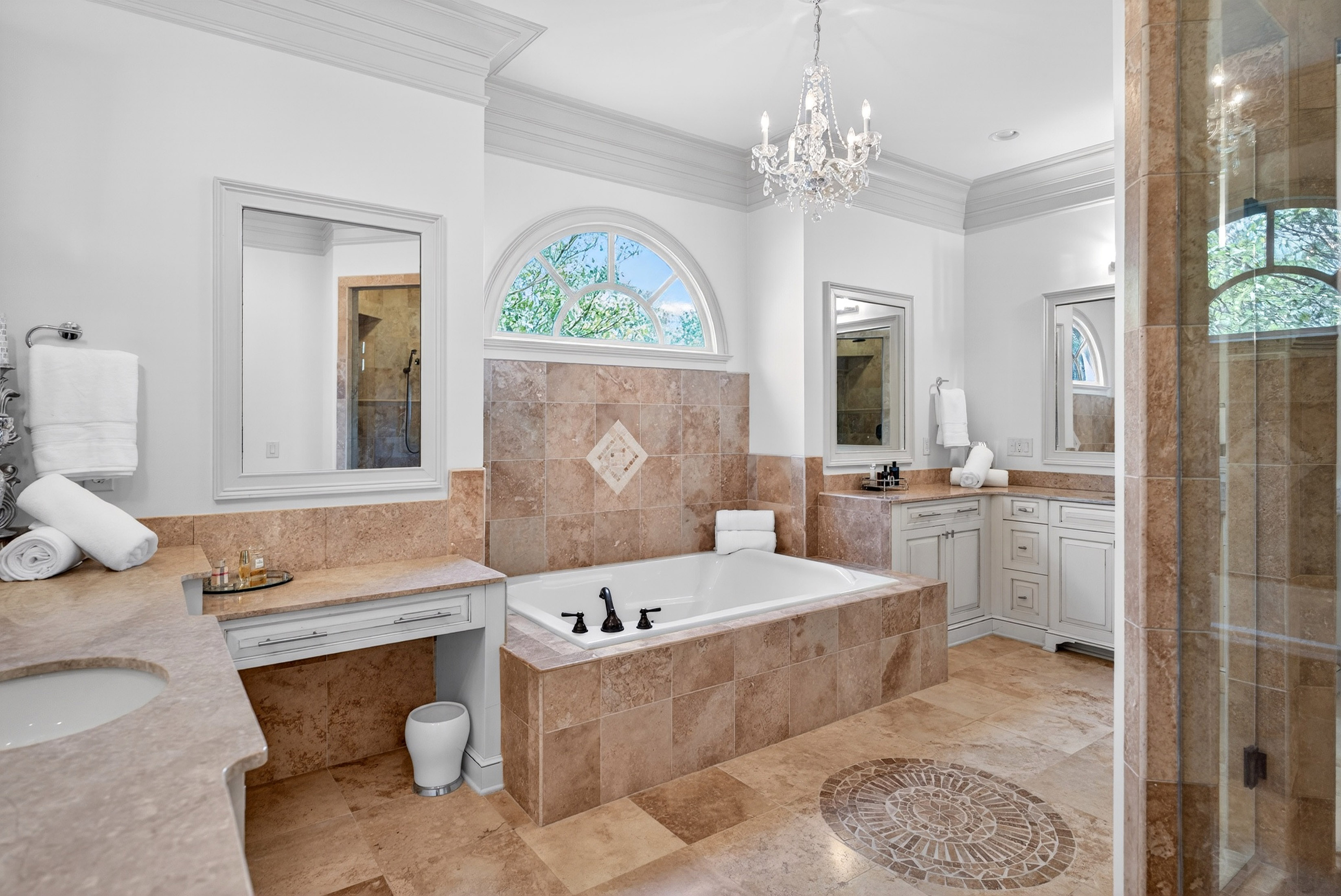  Luxury French Estate with Sweeping Golf Course Views - 物件實景