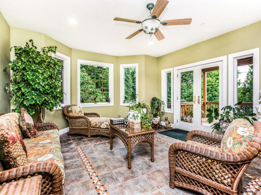 Scarsdale, New York, 10583, United States, 5 Bedrooms Bedrooms, ,6 BathroomsBathrooms,Residential,For Sale,1974207