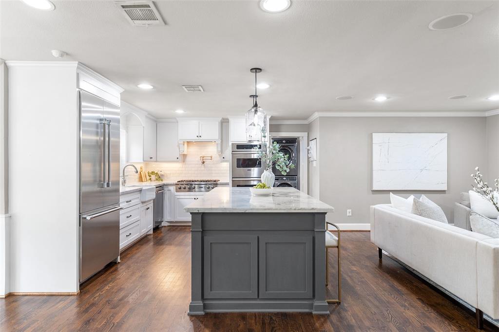Houston, Texas, 77079, United States, 4 Bedrooms Bedrooms, ,3 BathroomsBathrooms,Residential,For Sale,1856423
