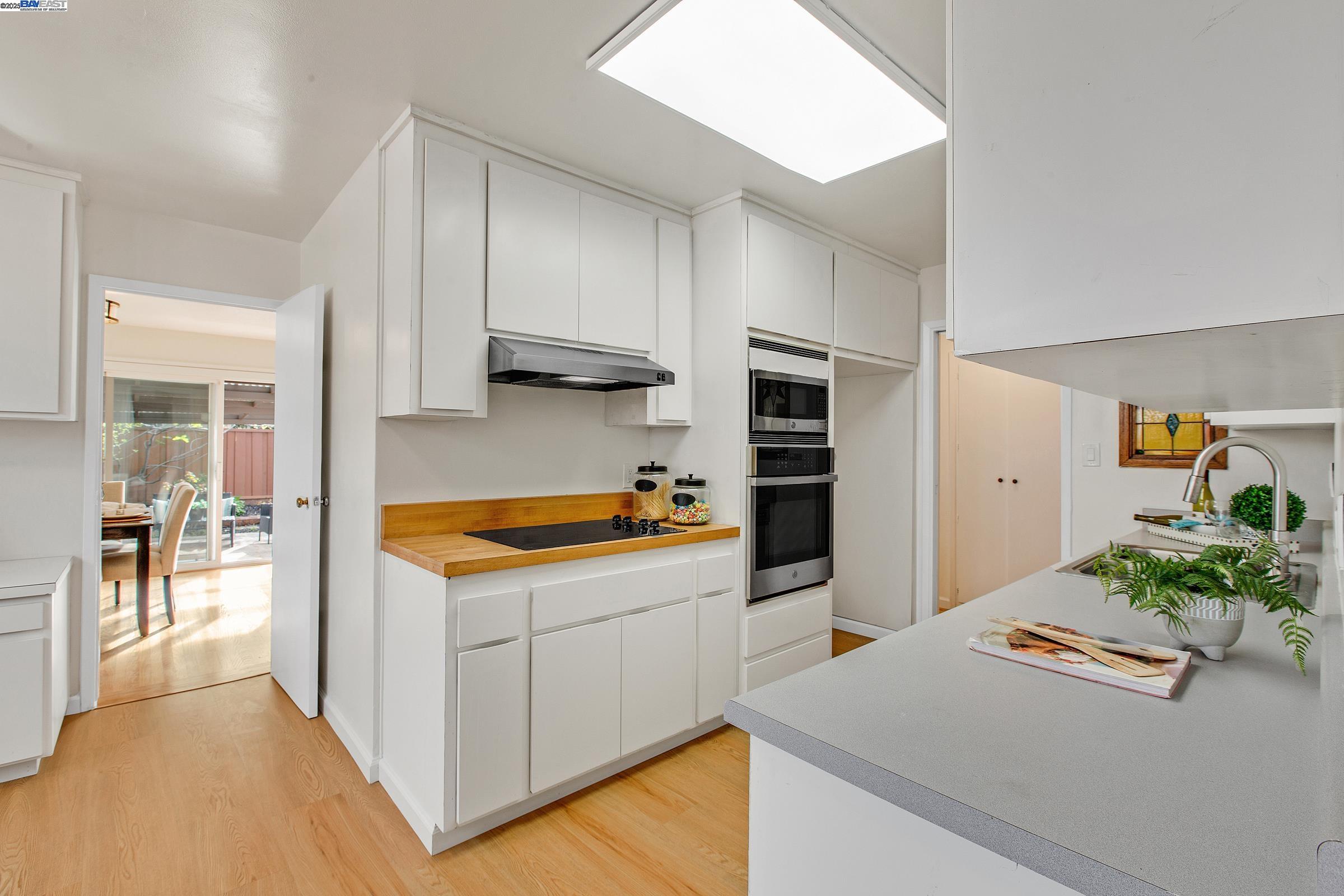 Hayward, California, 94544, United States, 6 Bedrooms Bedrooms, ,2 BathroomsBathrooms,Residential,For Sale,1868213