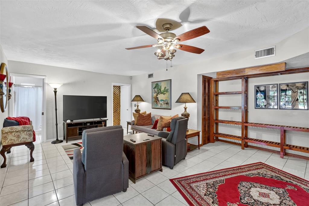 Seminole, Florida, 33776, United States, 3 Bedrooms Bedrooms, ,3 BathroomsBathrooms,Residential,For Sale,1989407