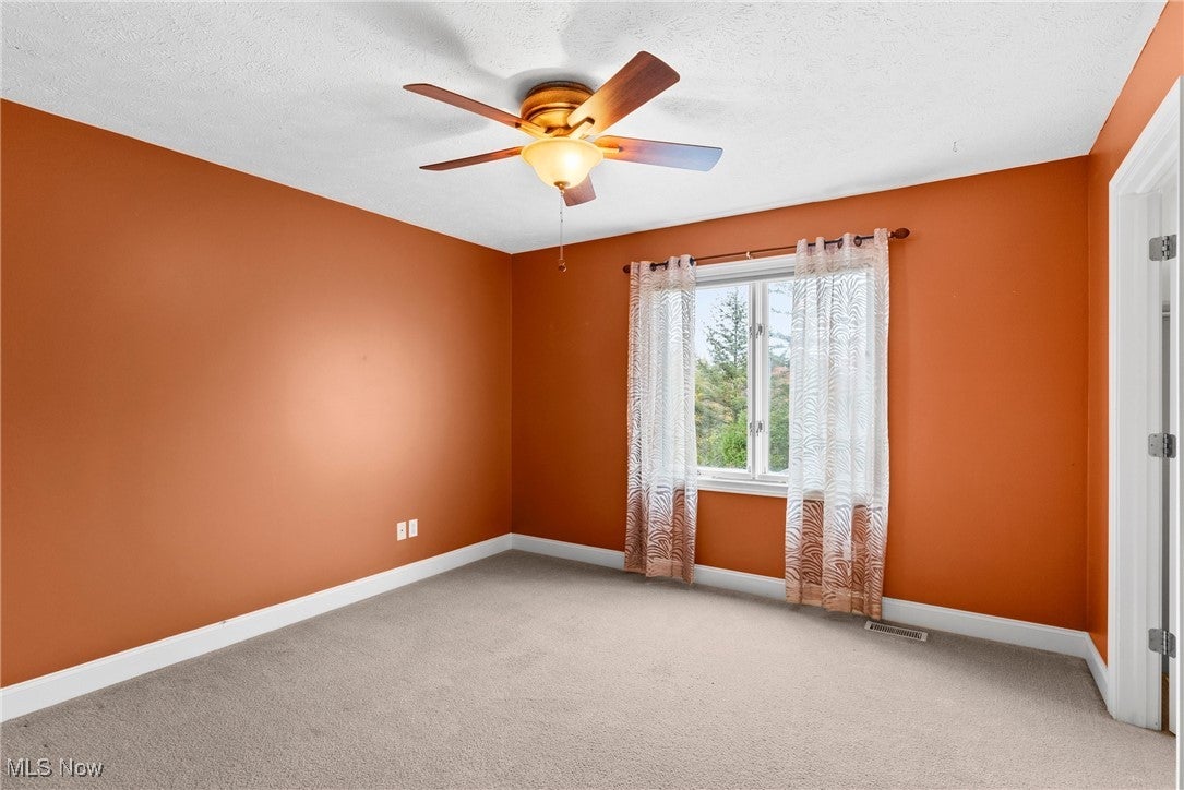 Chardon, Ohio, 44024, United States, 4 Bedrooms Bedrooms, ,5 BathroomsBathrooms,Residential,For Sale,1985731