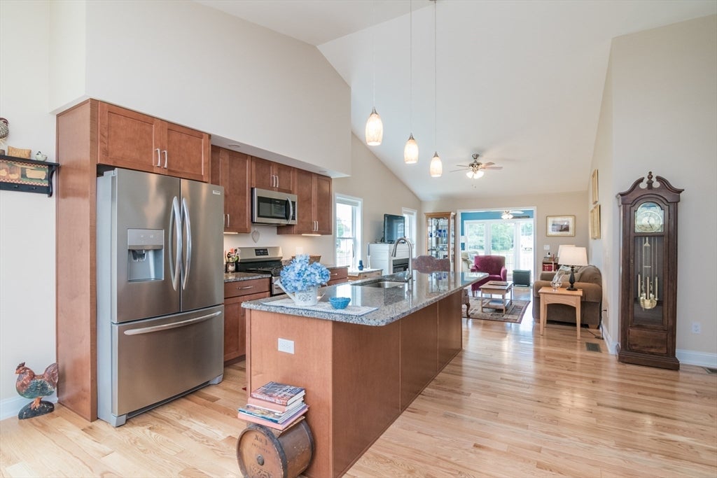 Deerfield, Massachusetts, 01373, United States, 2 Bedrooms Bedrooms, ,2 BathroomsBathrooms,Residential,For Sale,1941056