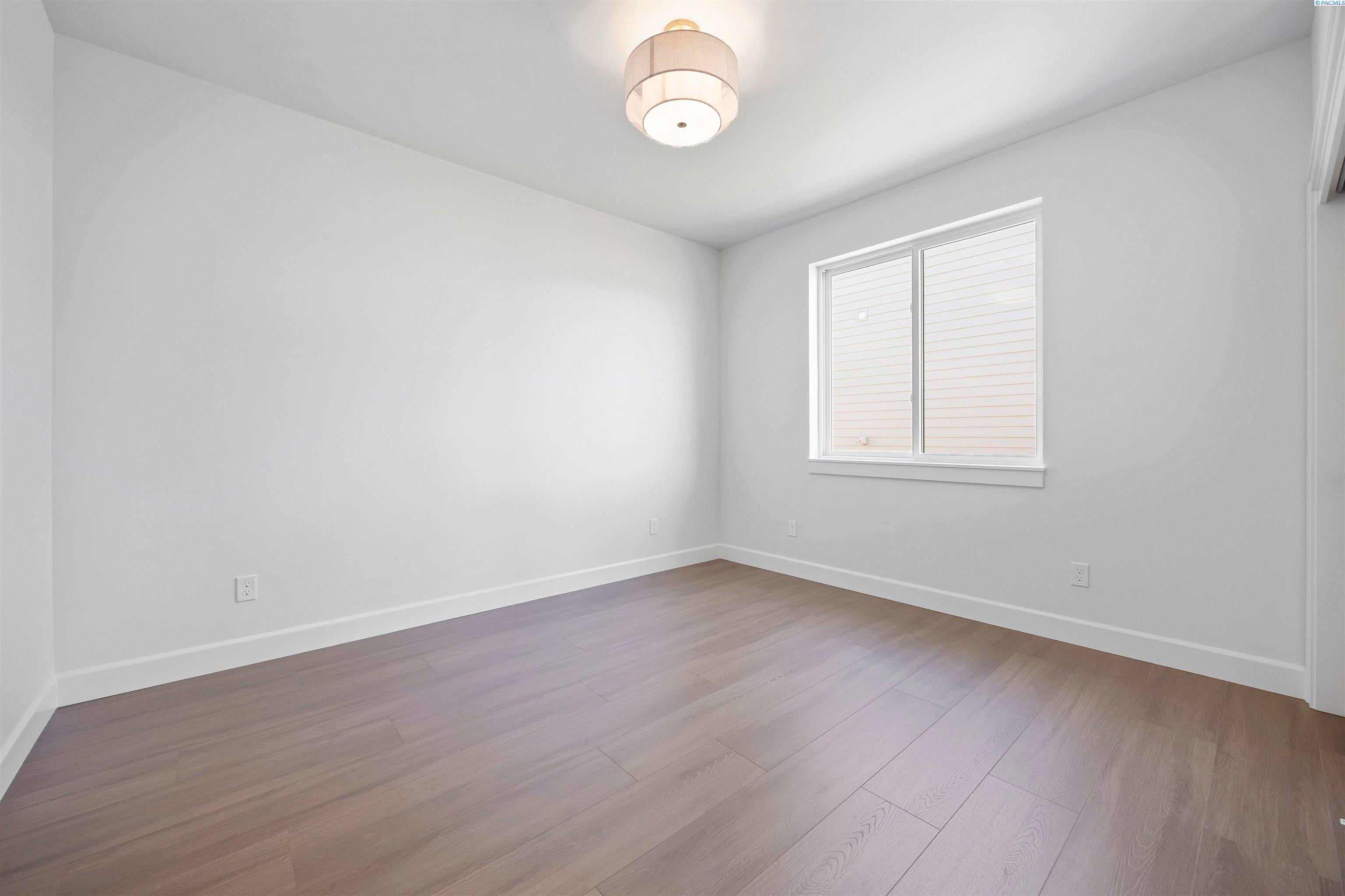 Richland, Washington, 99352, United States, 4 Bedrooms Bedrooms, ,3 BathroomsBathrooms,Residential,For Sale,2048138