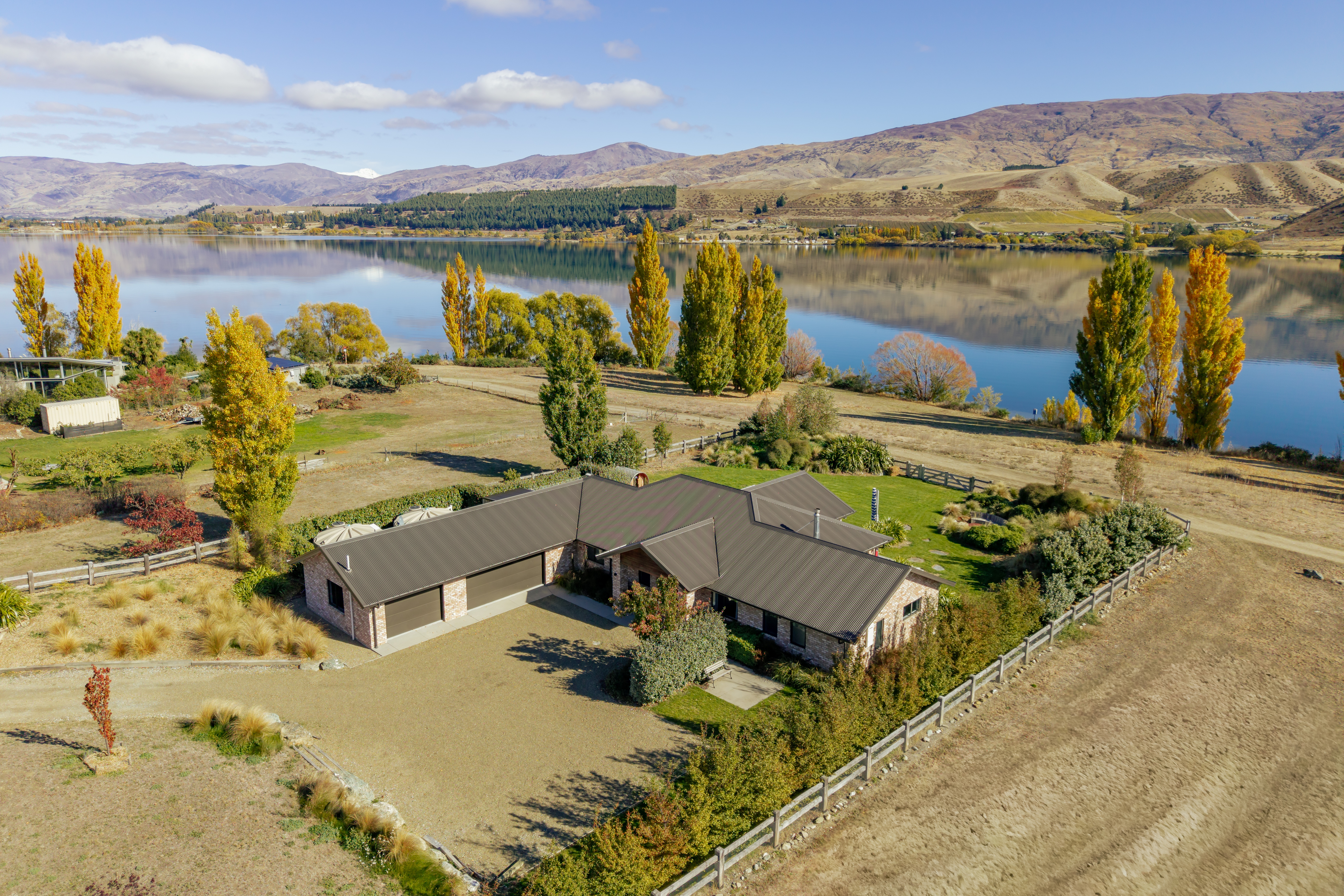  Private Lakefront Living - 物件實景