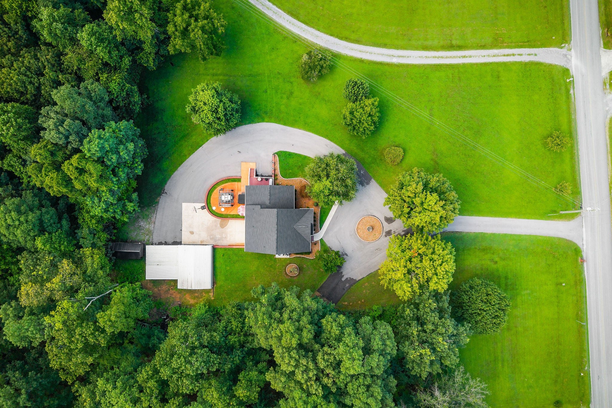 Smithville, Tennessee, 37166, United States, 1 Bedroom Bedrooms, ,4 BathroomsBathrooms,Residential,For Sale,2006606