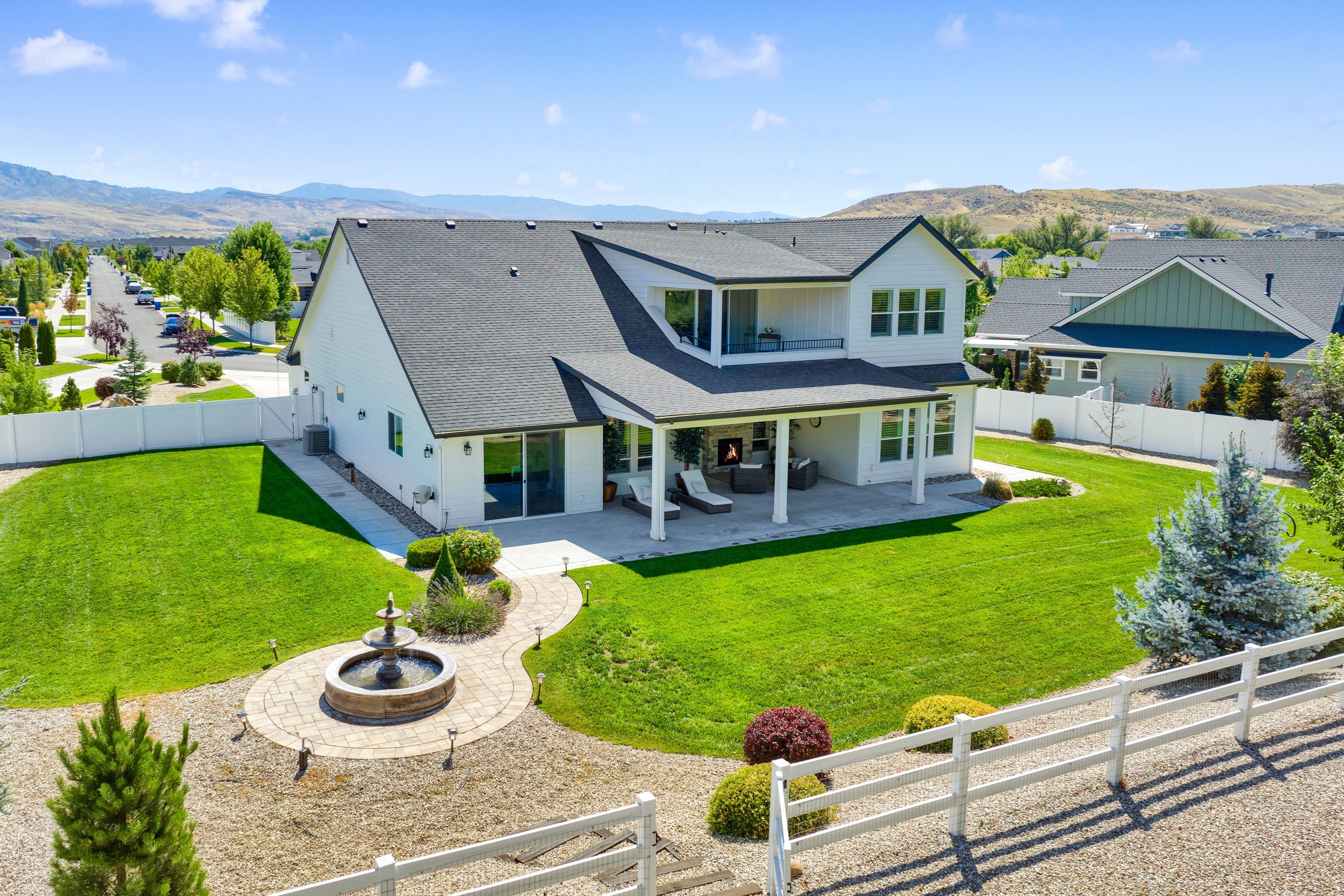  Refined Half-Acre Estate with Dual Kitchens & Open Space Backdrop - 物件實景