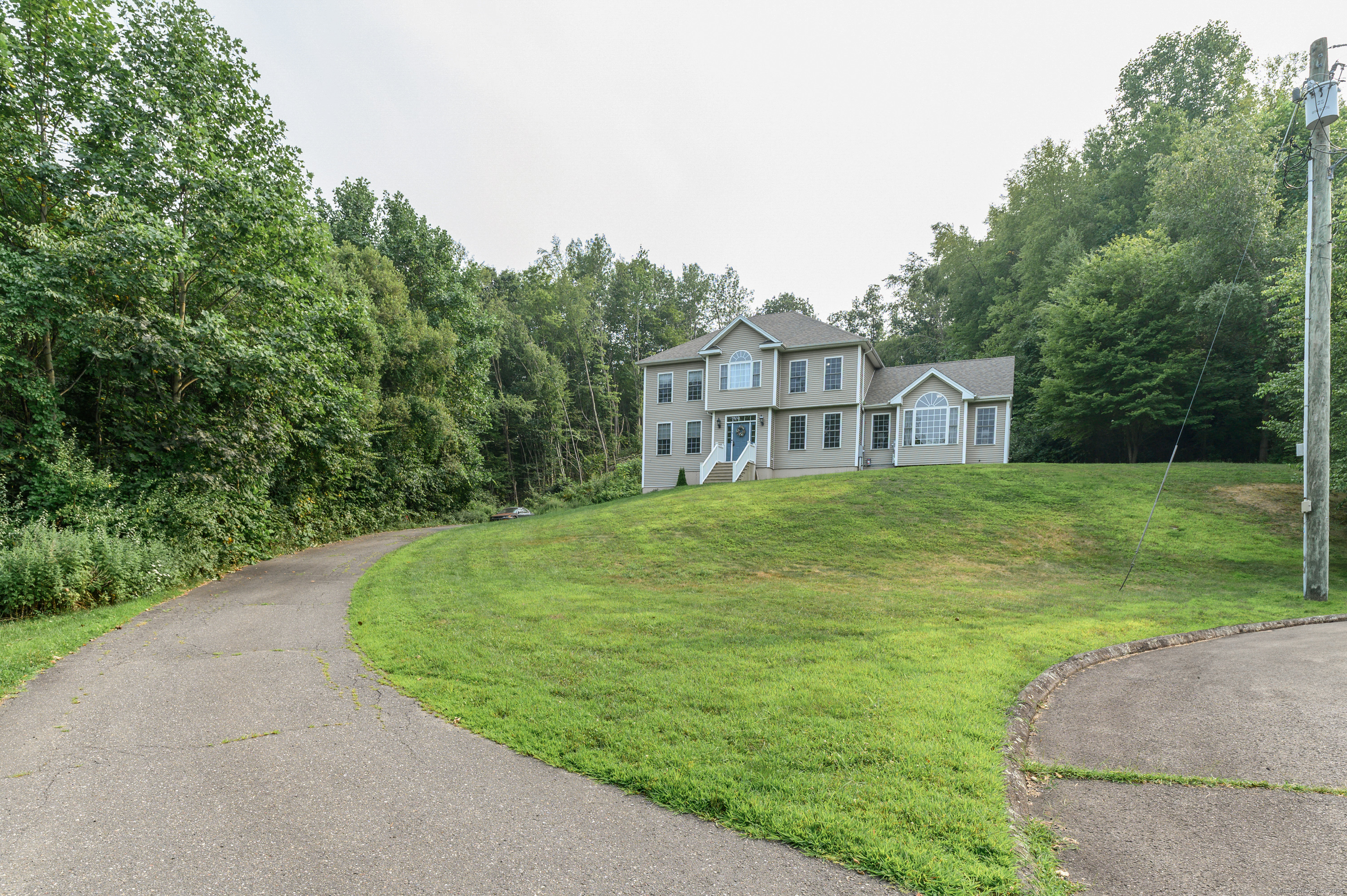 Seymour, Connecticut, 06483, United States, 4 Bedrooms Bedrooms, ,3 BathroomsBathrooms,Residential,For Sale,1913328