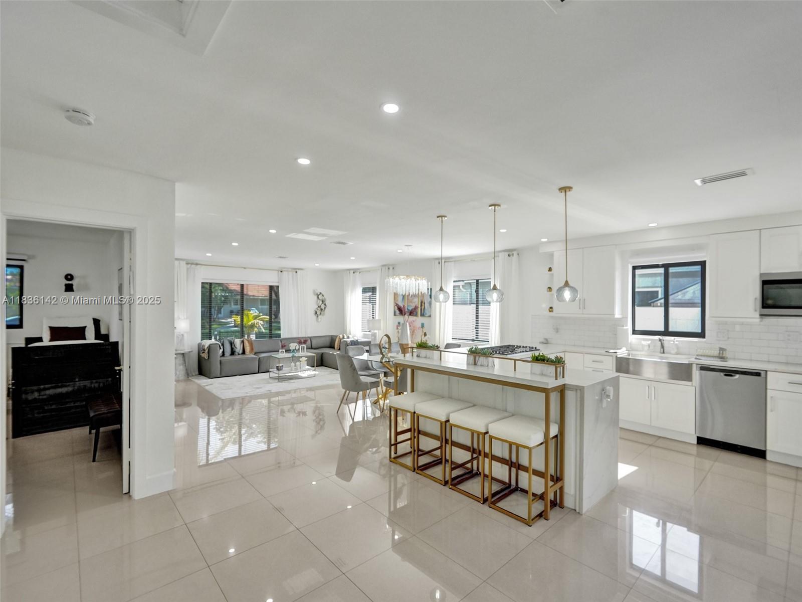 Hollywood, Florida, 33019, United States, 3 Bedrooms Bedrooms, ,2 BathroomsBathrooms,Residential,For Sale,1898660