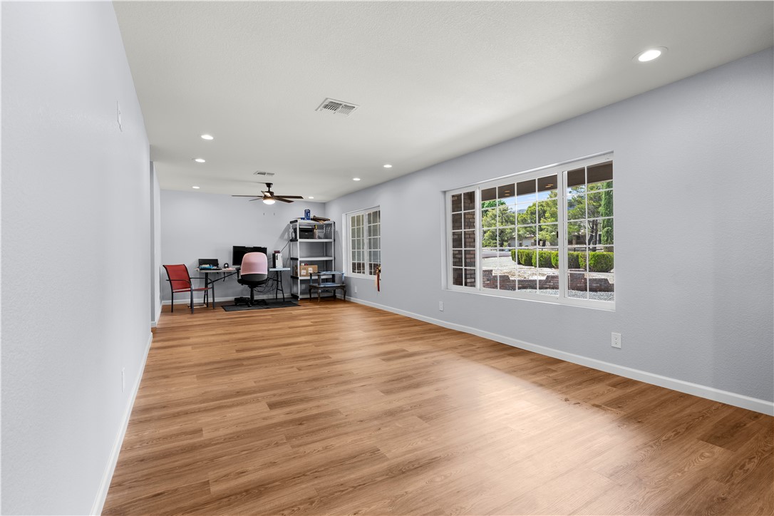 Kingman, Arizona, 86409, United States, 5 Bedrooms Bedrooms, ,1 BathroomBathrooms,Residential,For Sale,1891377