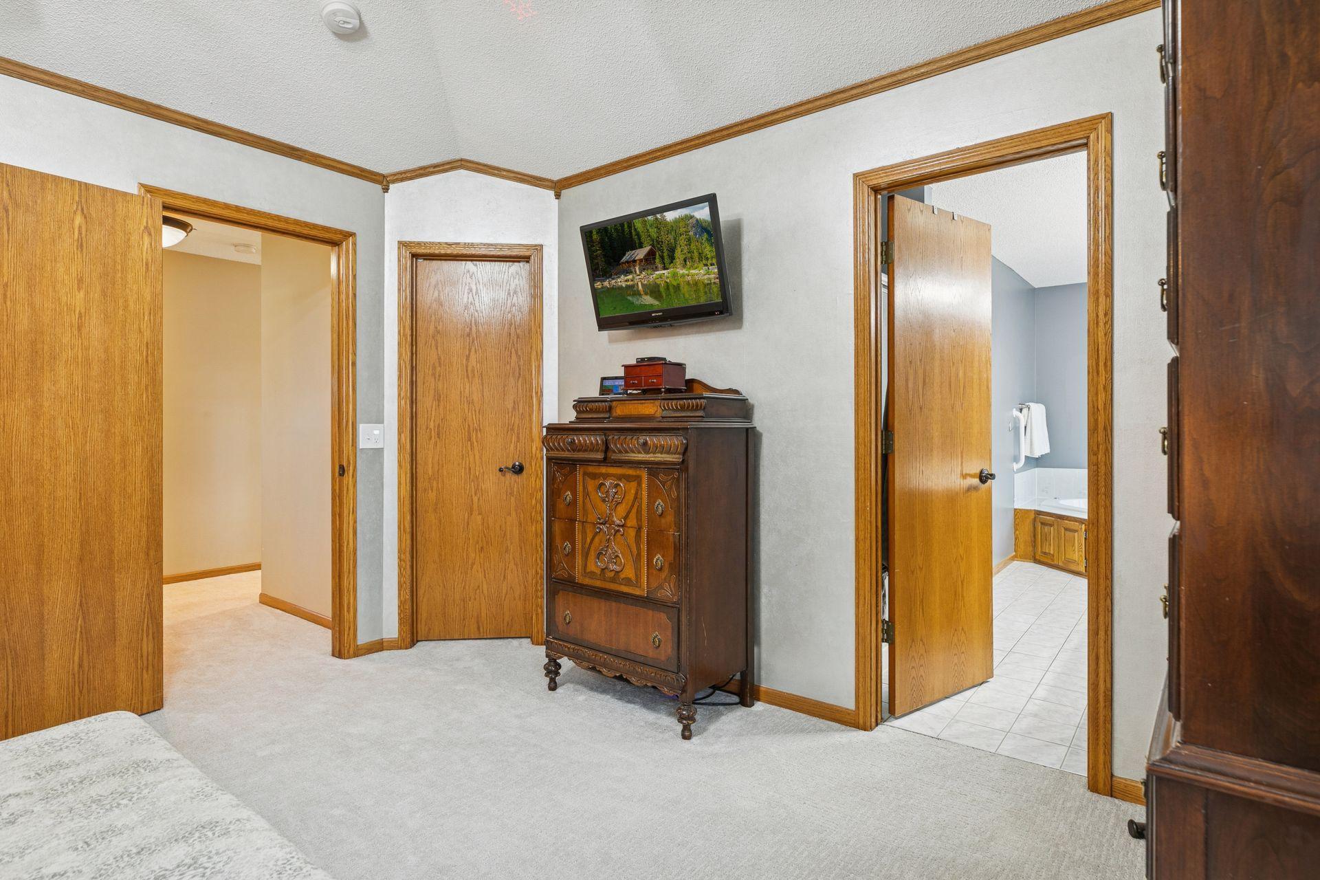 Woodbury, Minnesota, 55129, United States, 5 Bedrooms Bedrooms, ,3 BathroomsBathrooms,Residential,For Sale,1998443