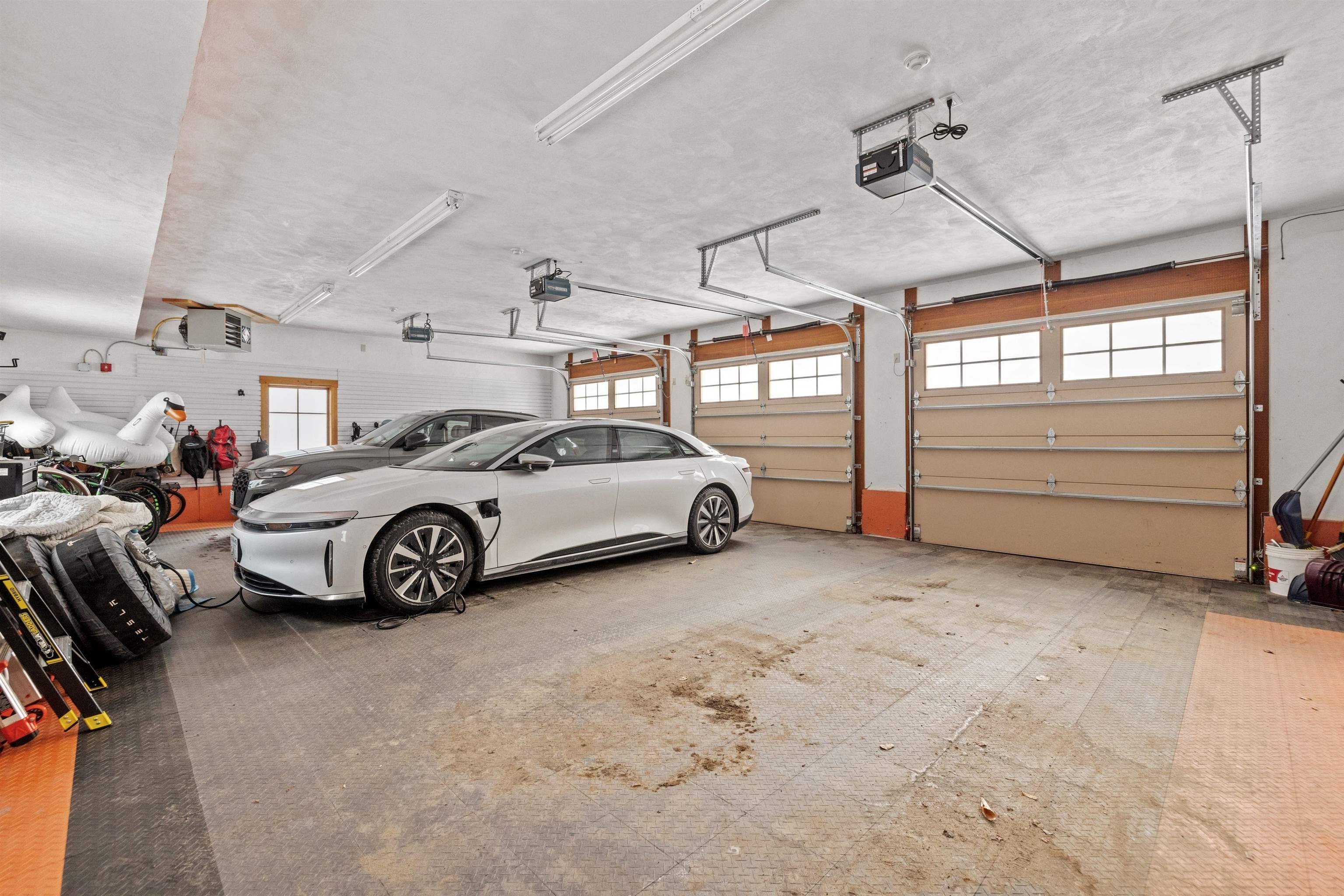 Lincoln, New Hampshire, 03251, United States, 7 Bedrooms Bedrooms, ,4 BathroomsBathrooms,Residential,For Sale,1983511