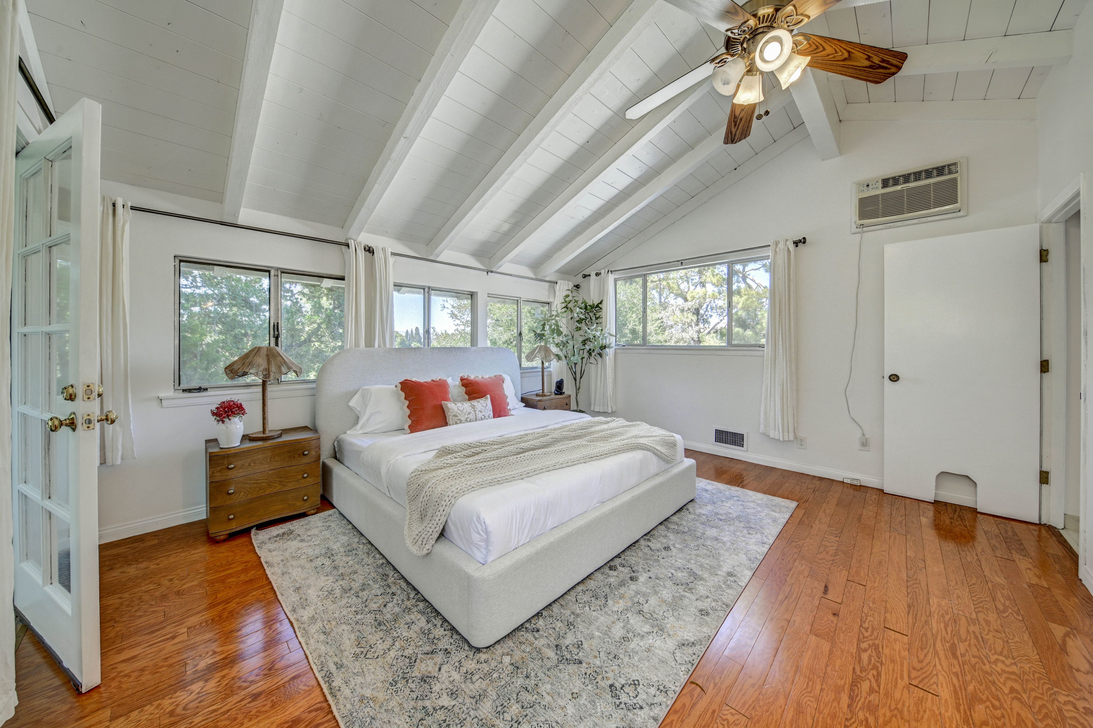  4947 Serrania Avenue - 物件實景