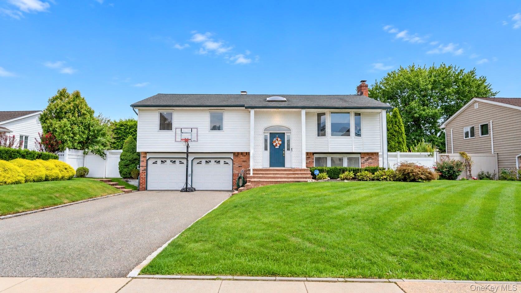 Plaisted Ave, Hauppauge, NY 11788