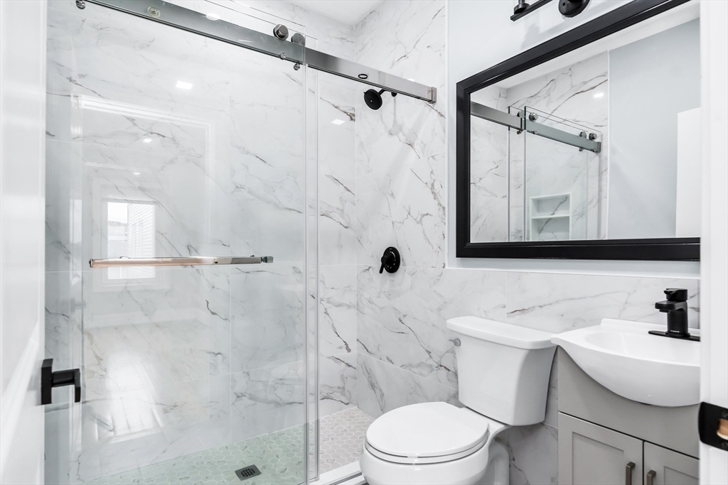 Chelsea, Massachusetts, 02150, United States, 3 Bedrooms Bedrooms, ,2 BathroomsBathrooms,Residential,For Sale,1987382