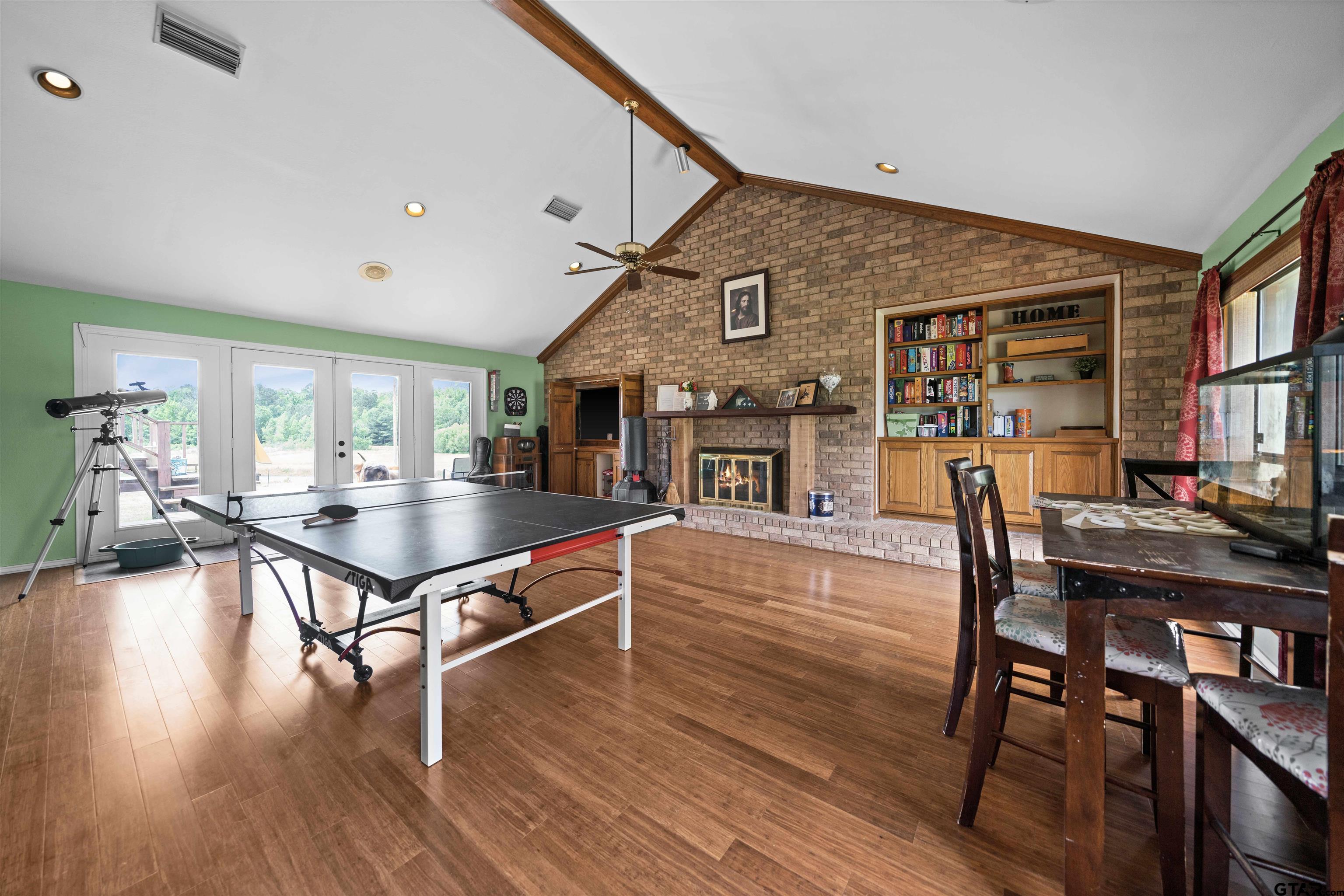 Jacksonville, Texas, 75766, United States, 6 Bedrooms Bedrooms, ,4 BathroomsBathrooms,Residential,For Sale,1805693