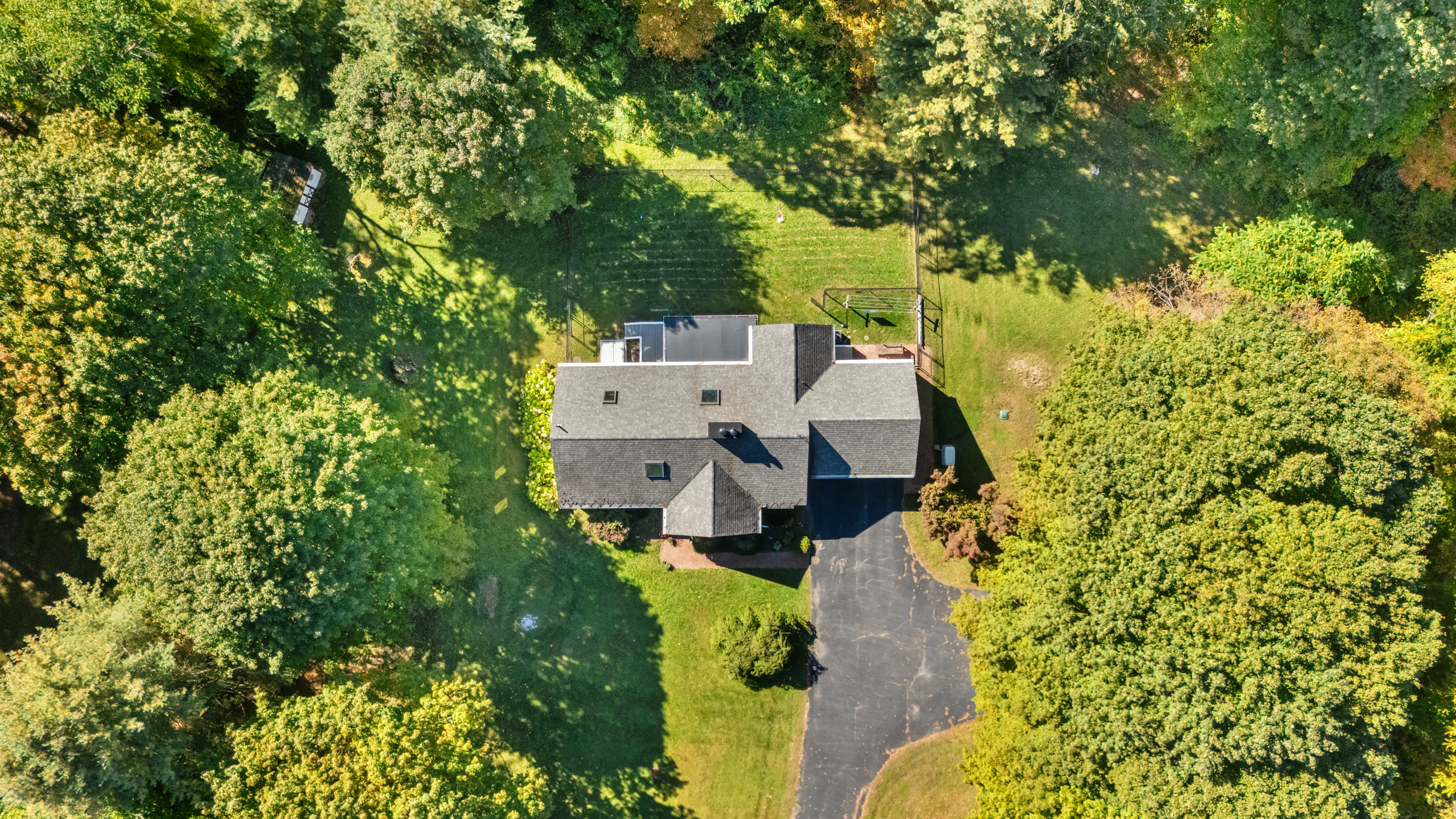  Stunning 2.4-Acre Retreat in Cornwall Estates: Updated & Move-In Ready - 物件實景