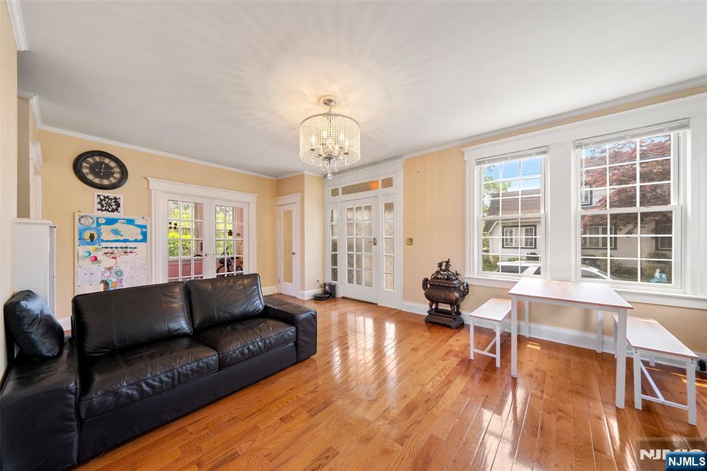 Fort Lee, New Jersey, 07024, United States, 4 Bedrooms Bedrooms, ,3 BathroomsBathrooms,Residential,For Sale,1850035