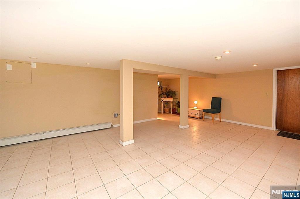 Oakland, New Jersey, 07436, United States, 3 Bedrooms Bedrooms, ,3 BathroomsBathrooms,Residential,For Sale,1934368