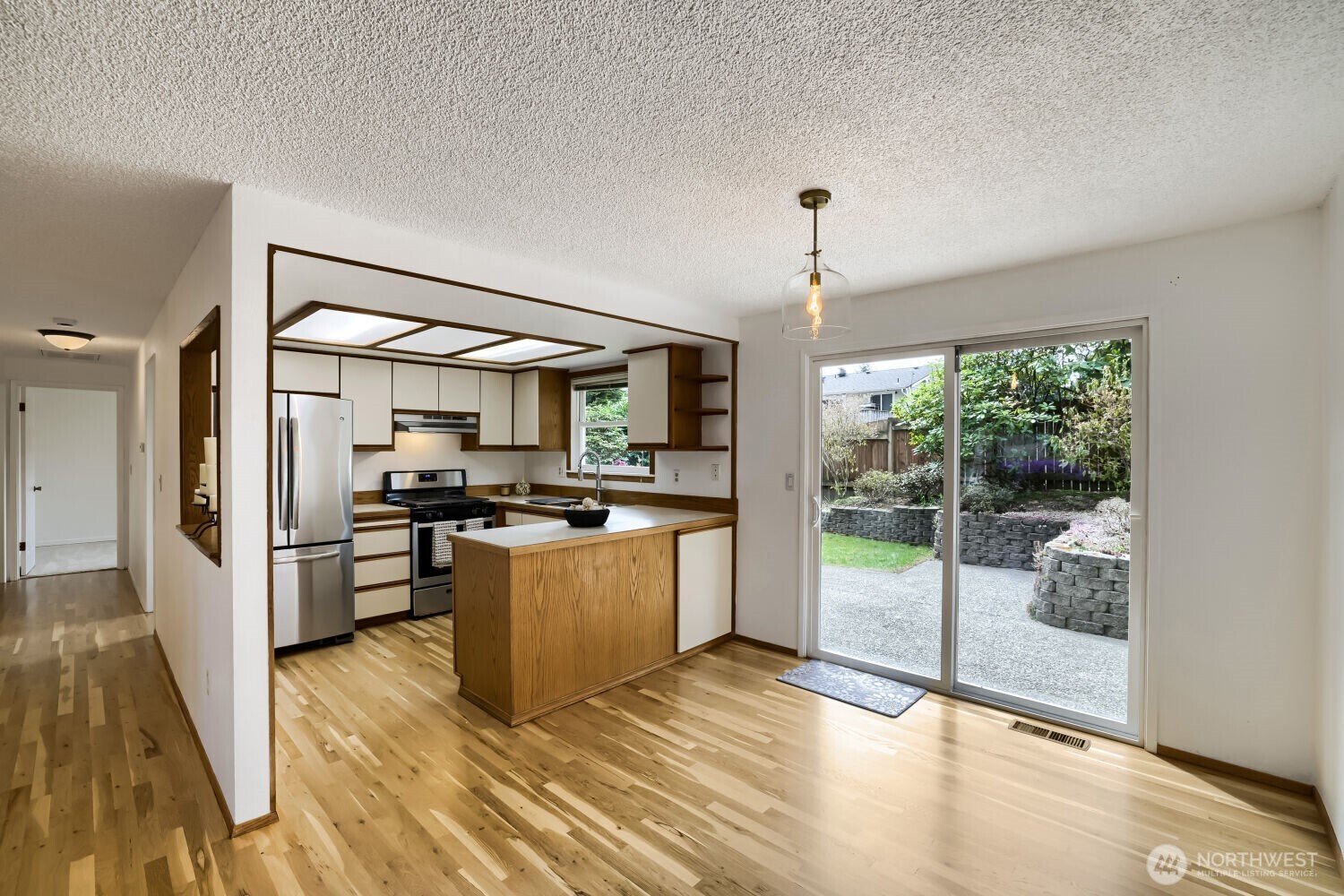 Everett, Washington, 98208, United States, 3 Bedrooms Bedrooms, ,1 BathroomBathrooms,Residential,For Sale,2036475
