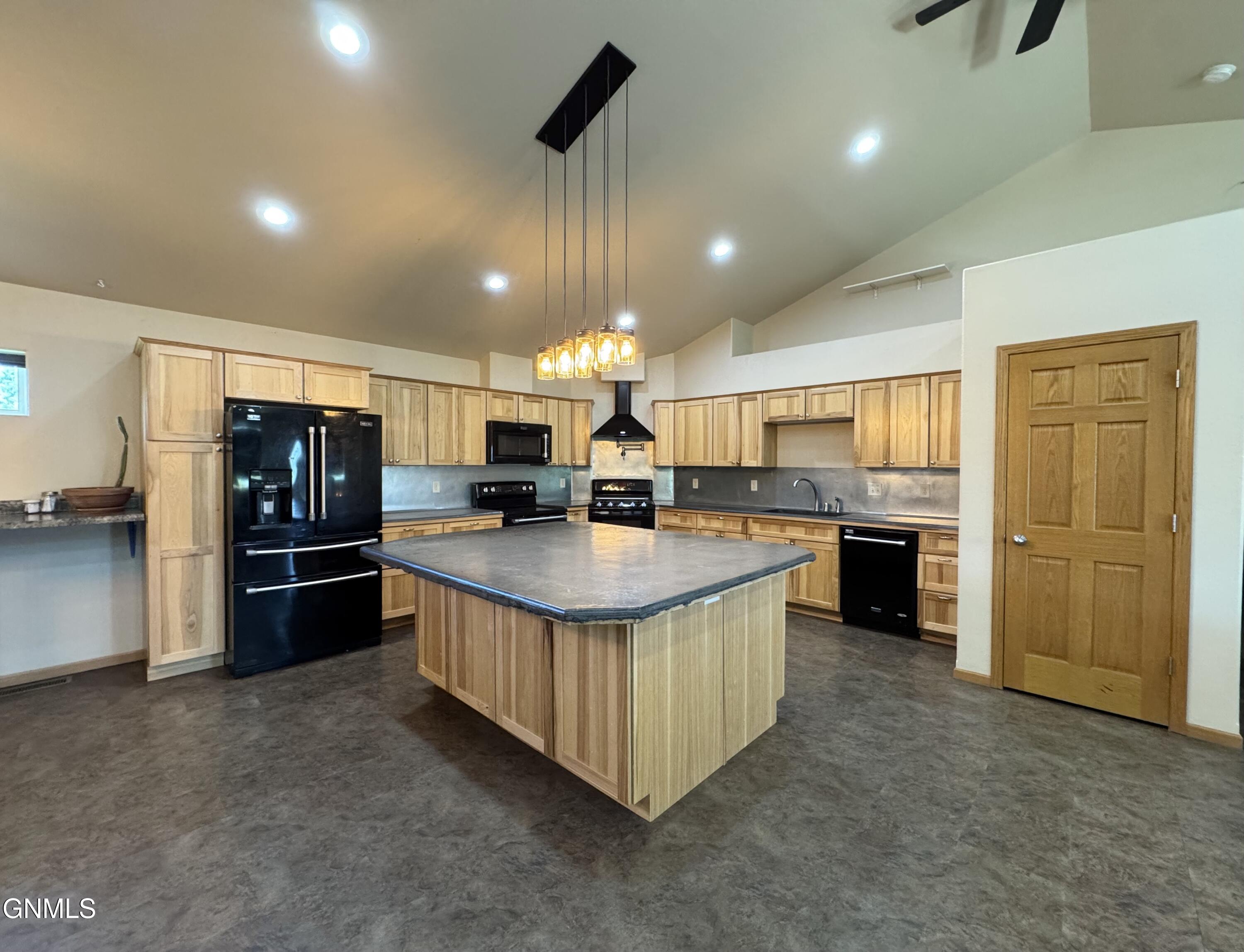 New Salem, North Dakota, 58563, United States, 7 Bedrooms Bedrooms, ,1 BathroomBathrooms,Residential,For Sale,1904775