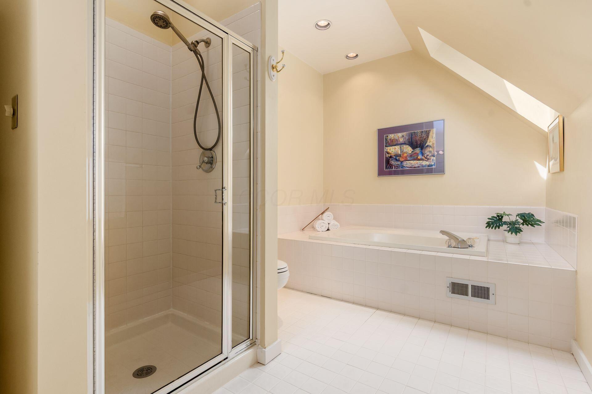 Columbus, Ohio, 43206, United States, 2 Bedrooms Bedrooms, ,3 BathroomsBathrooms,Residential,For Sale,1874605
