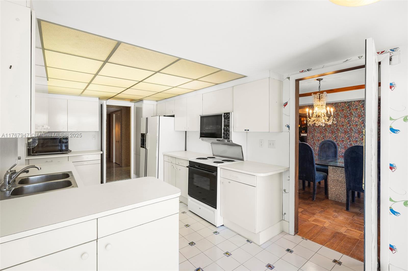 Miami Beach, Florida, 33140, United States, 3 Bedrooms Bedrooms, ,4 BathroomsBathrooms,Residential,For Sale,1745690