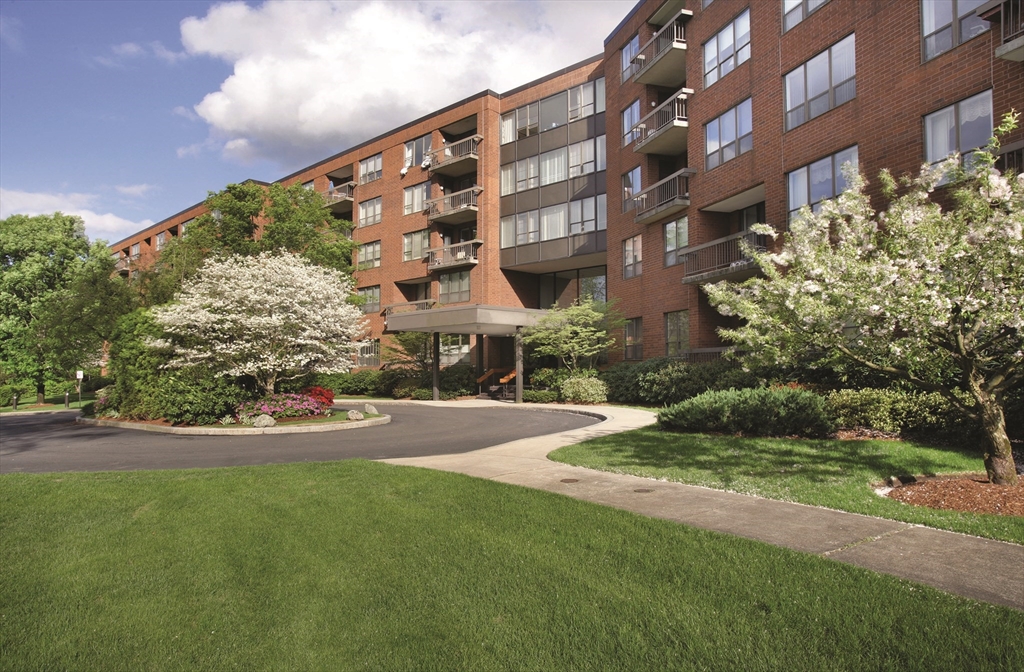Newton, Massachusetts, 02459, United States, 2 Bedrooms Bedrooms, ,2 BathroomsBathrooms,Residential,For Sale,1890490